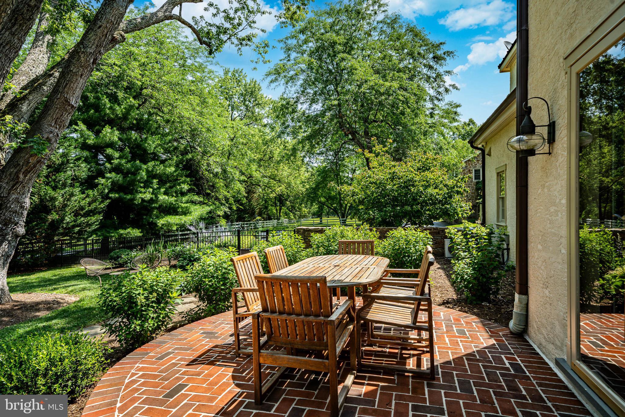 RADNOR HUNT - Residential