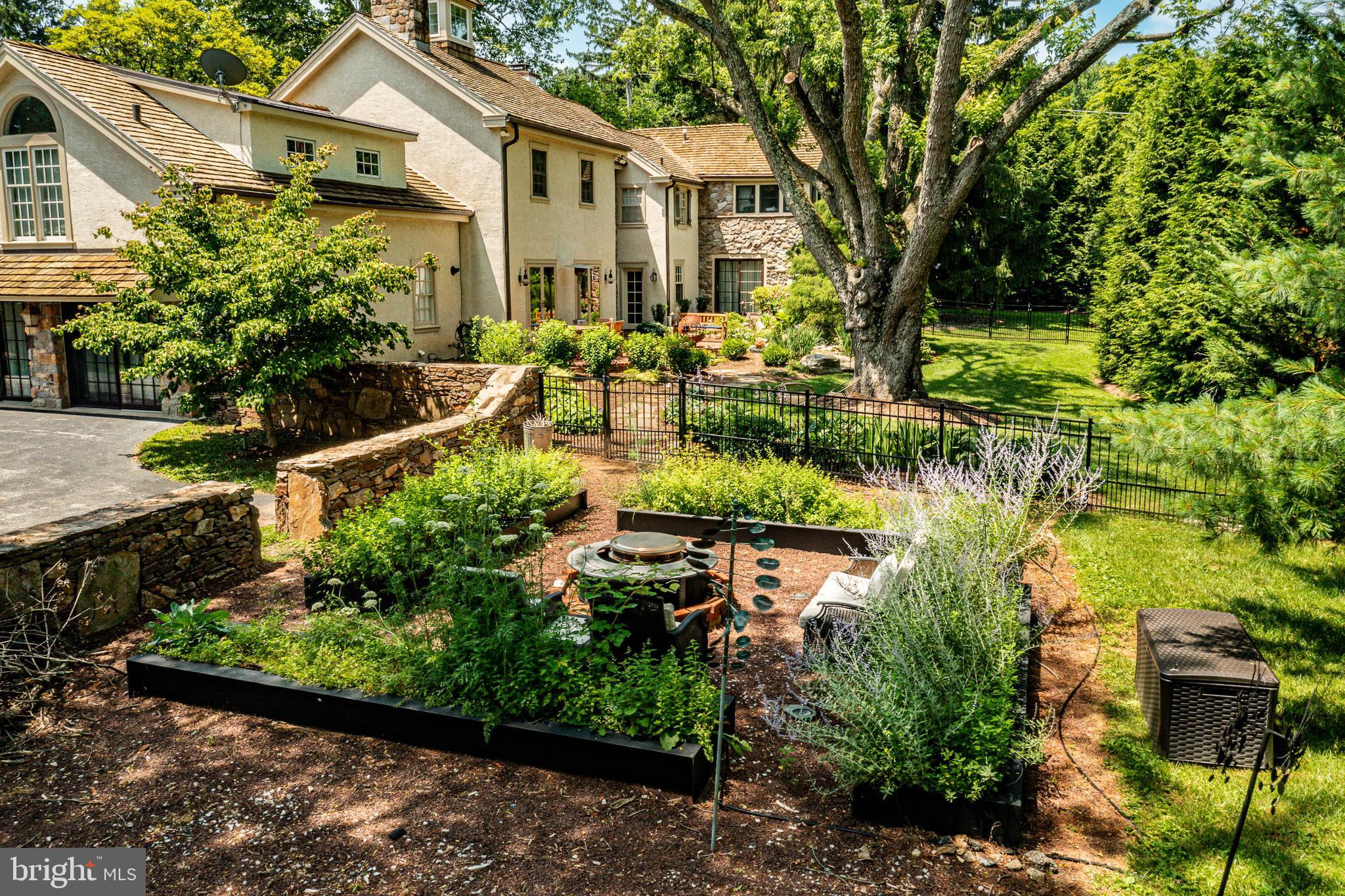 RADNOR HUNT - Residential