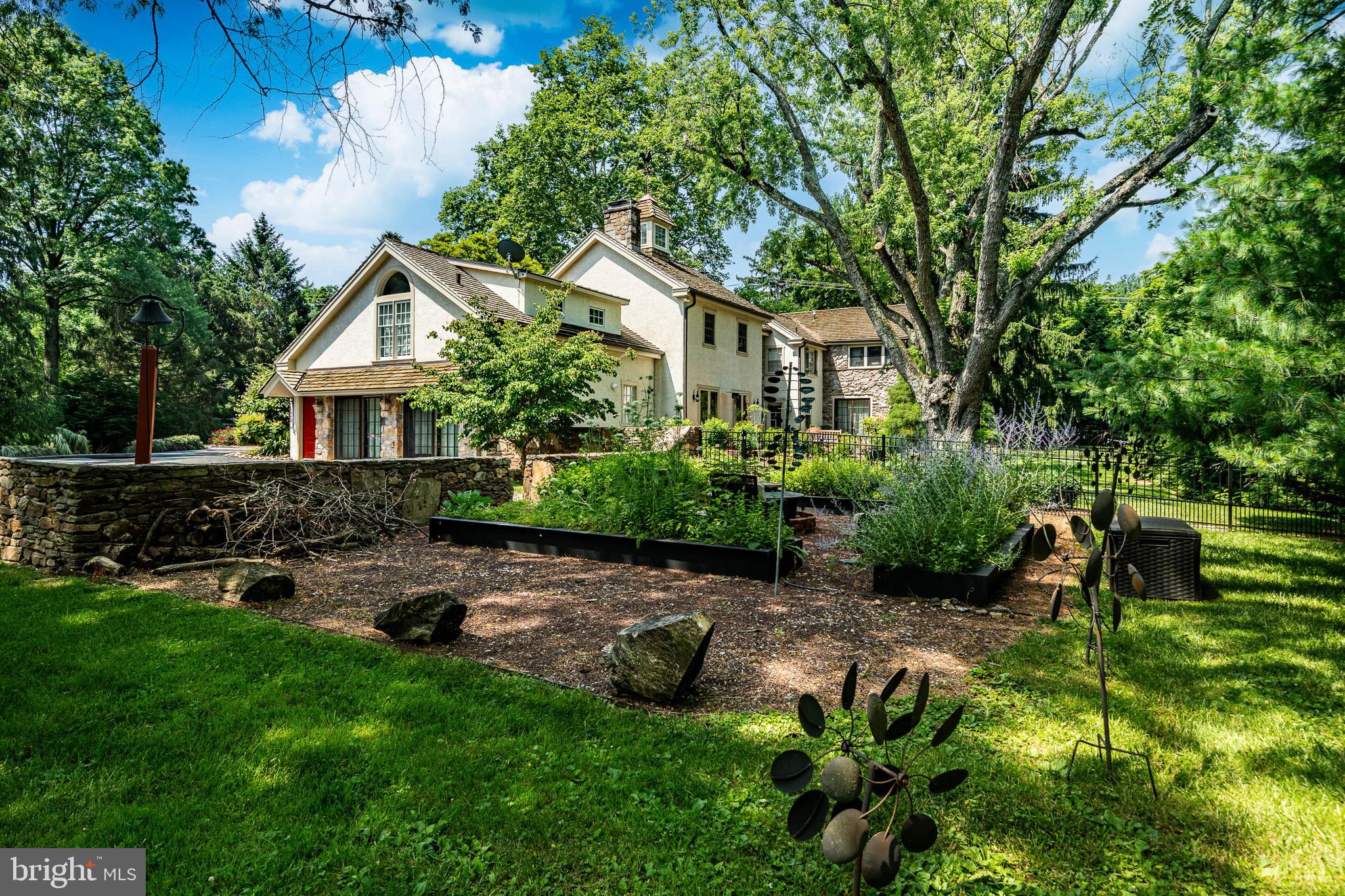 RADNOR HUNT - Residential