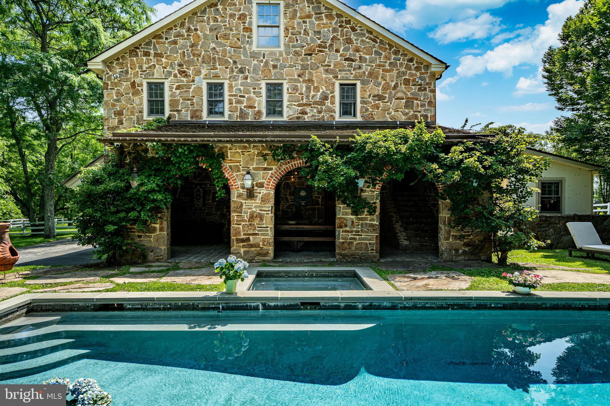 RADNOR HUNT - Residential