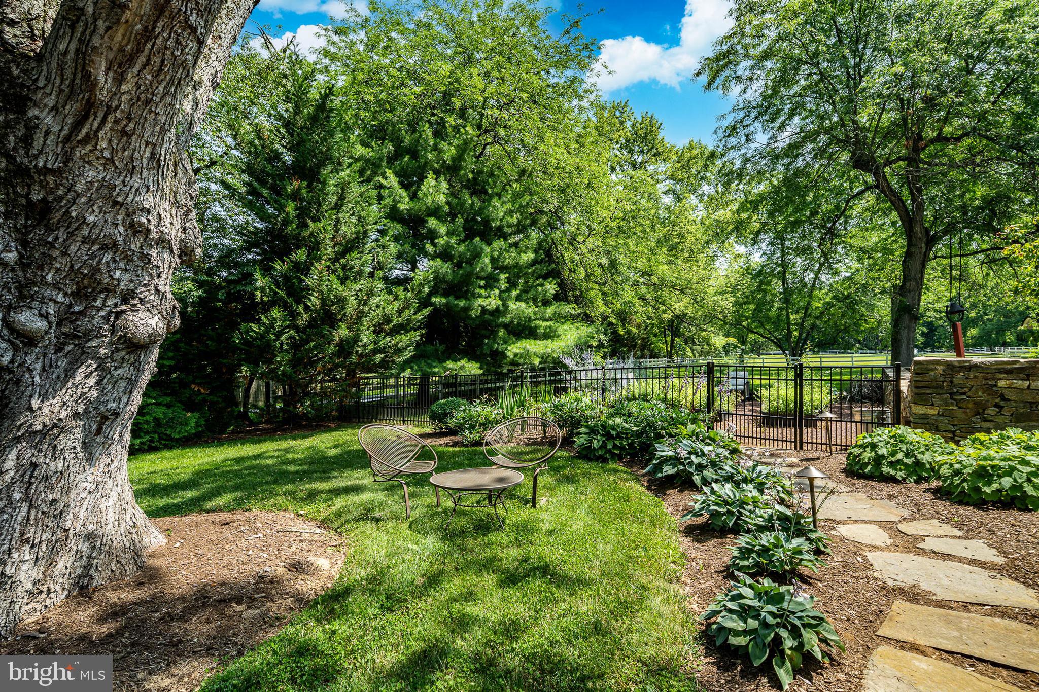 RADNOR HUNT - Residential