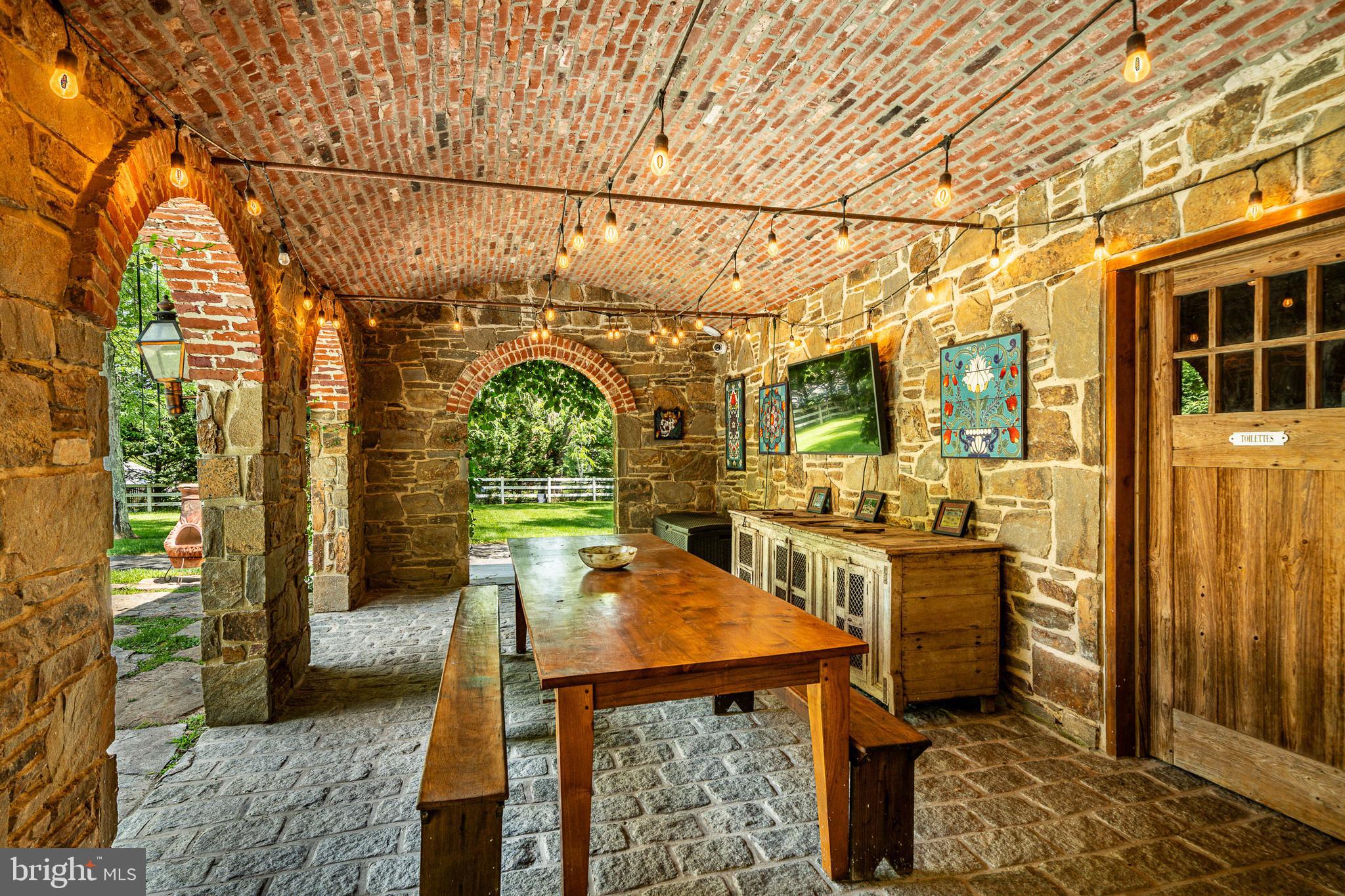 RADNOR HUNT - Residential