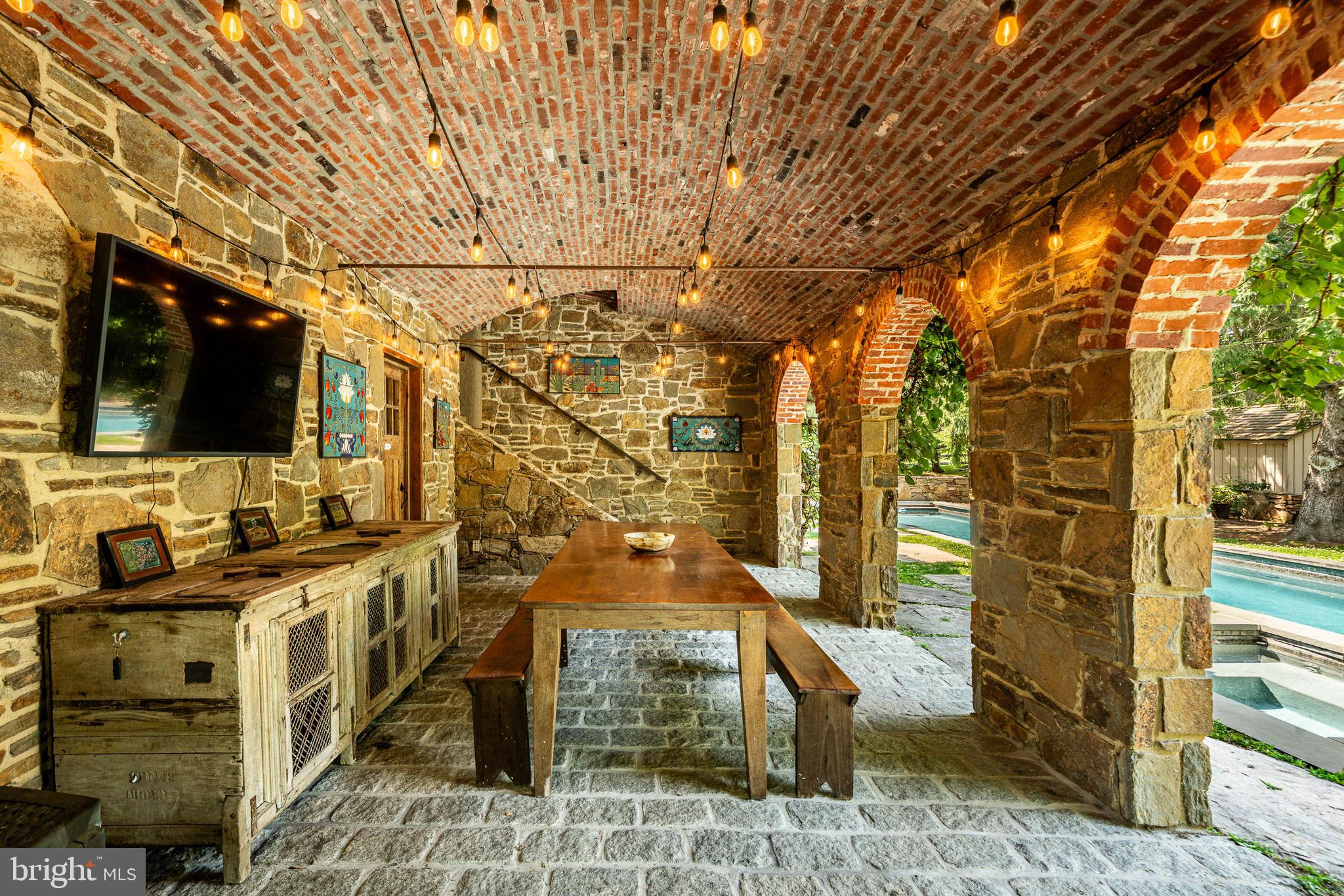 RADNOR HUNT - Residential