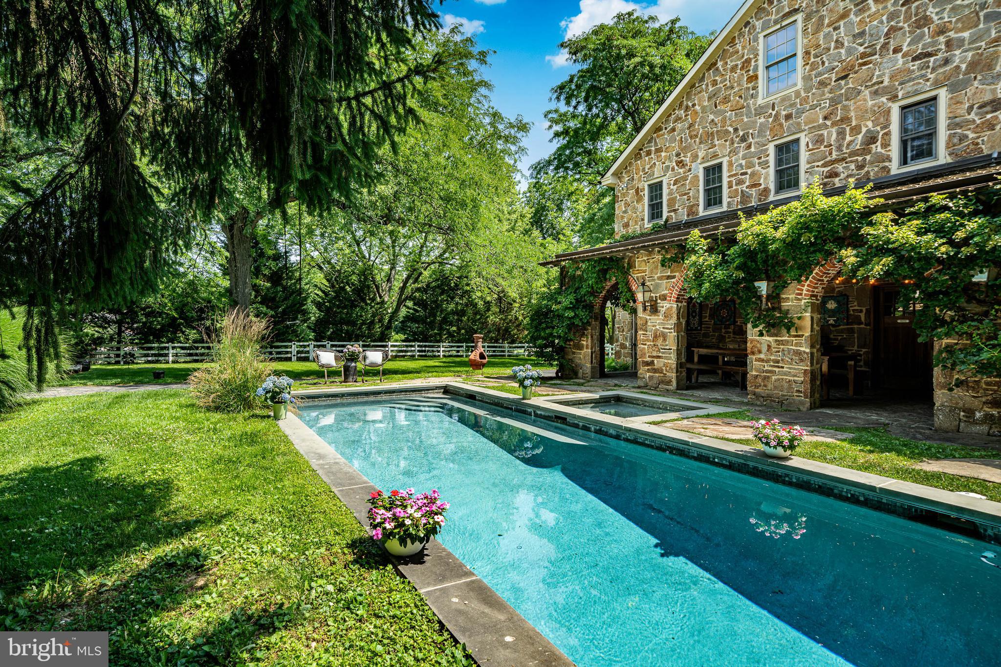 RADNOR HUNT - Residential