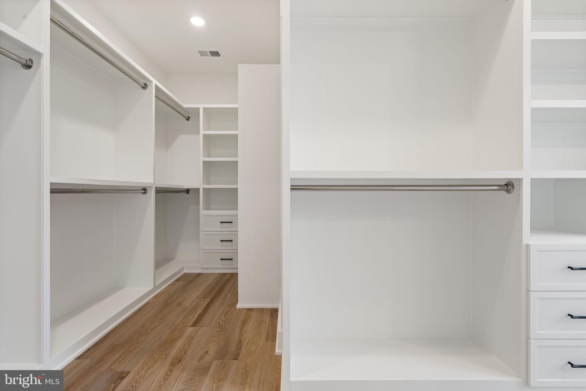 VIENNA WOODS - Residential