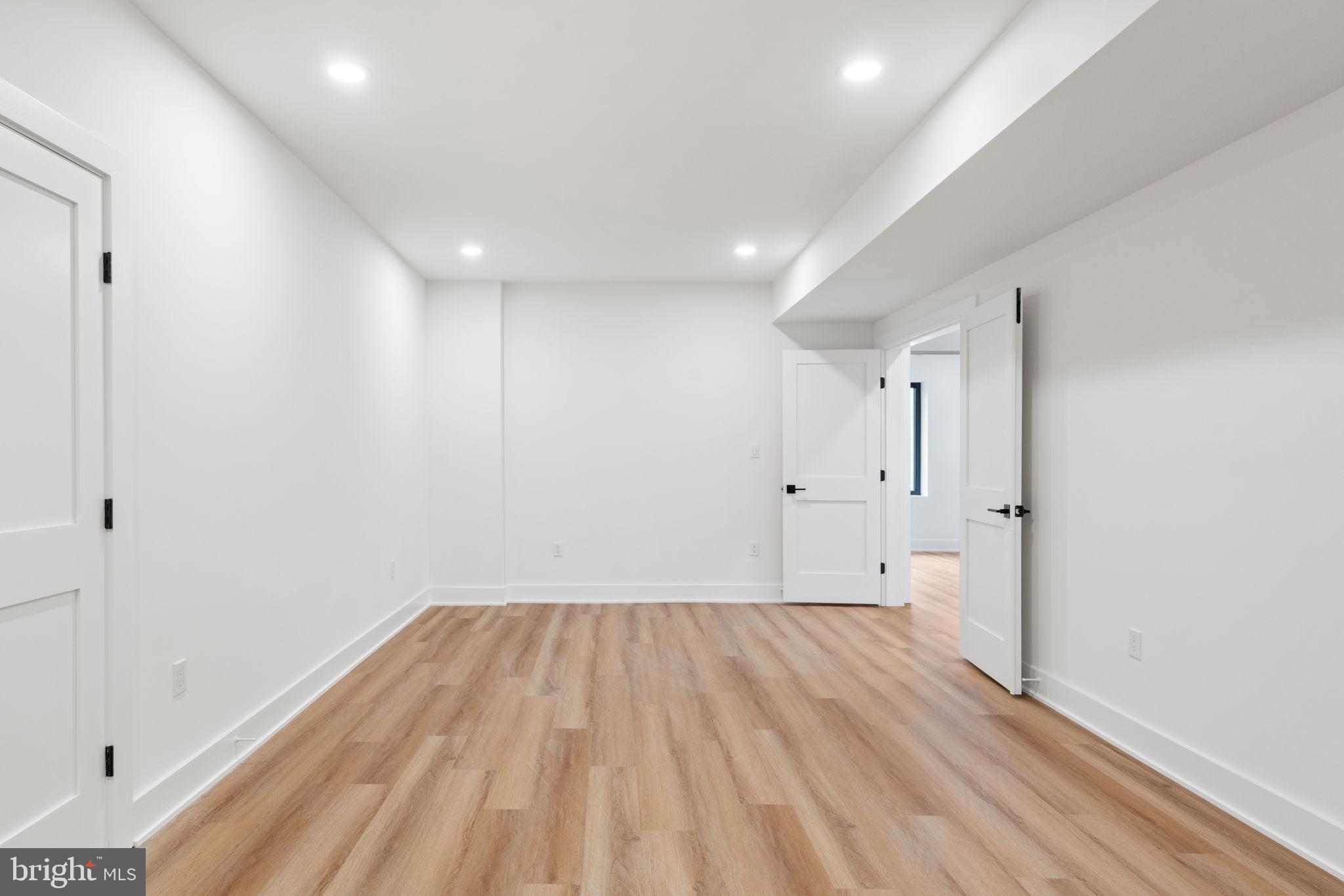 VIENNA WOODS - Residential