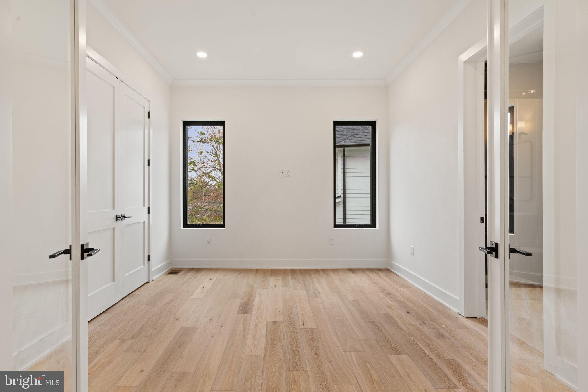VIENNA WOODS - Residential