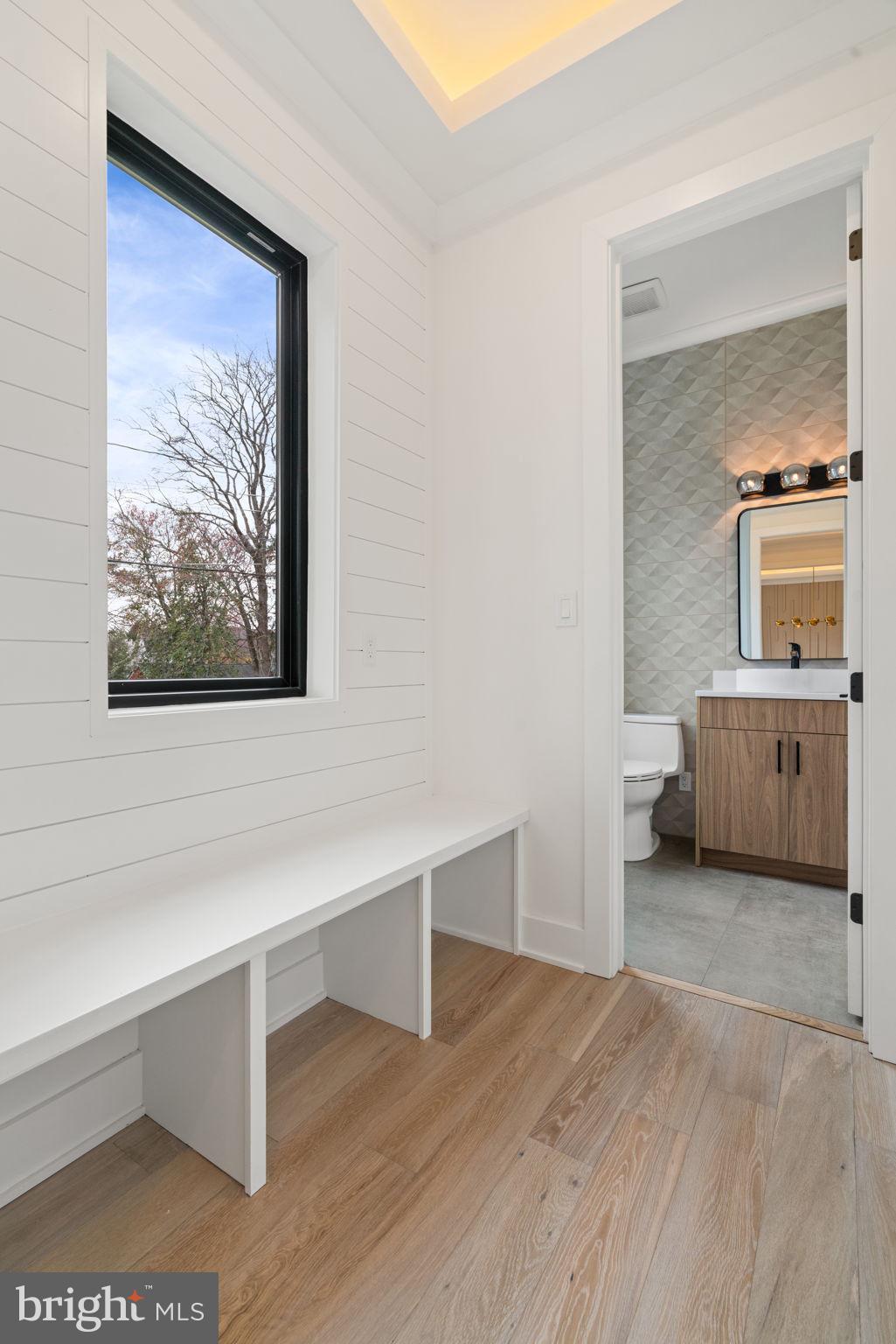 VIENNA WOODS - Residential