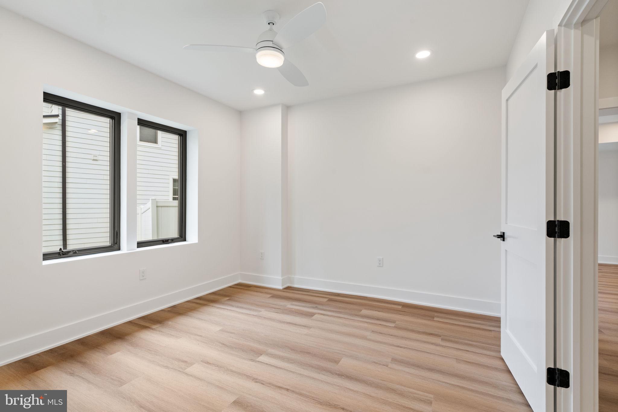 VIENNA WOODS - Residential