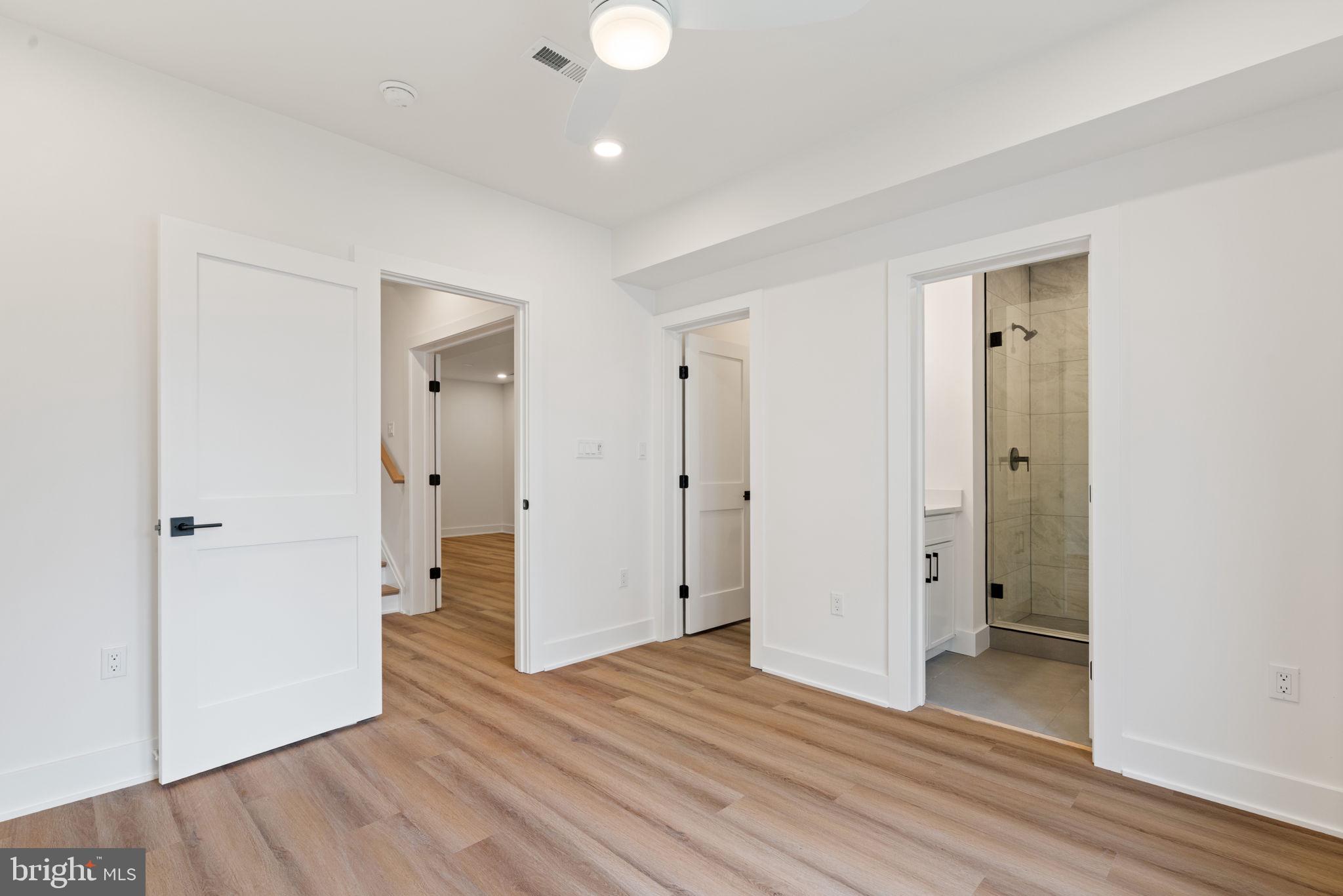 VIENNA WOODS - Residential