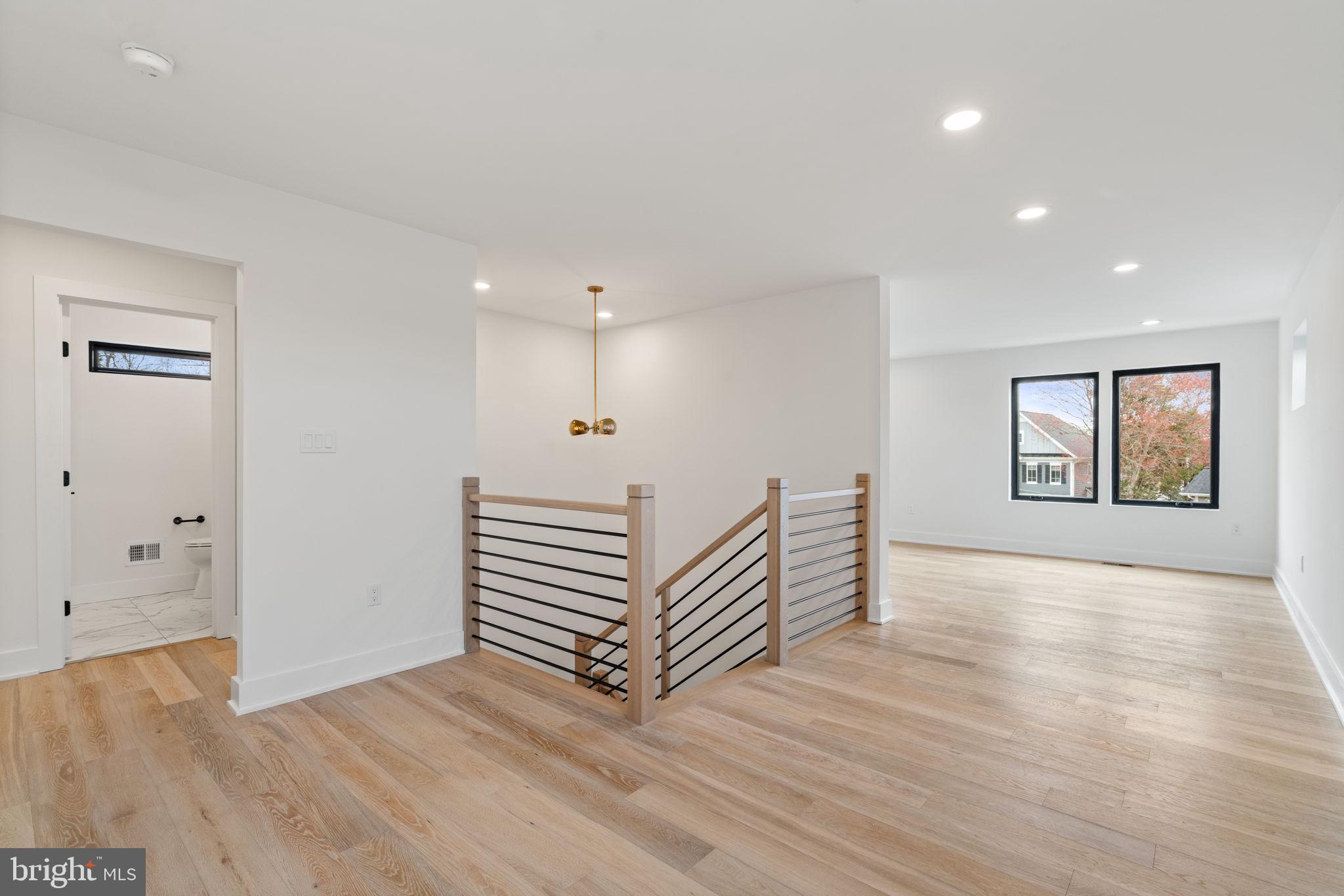 VIENNA WOODS - Residential