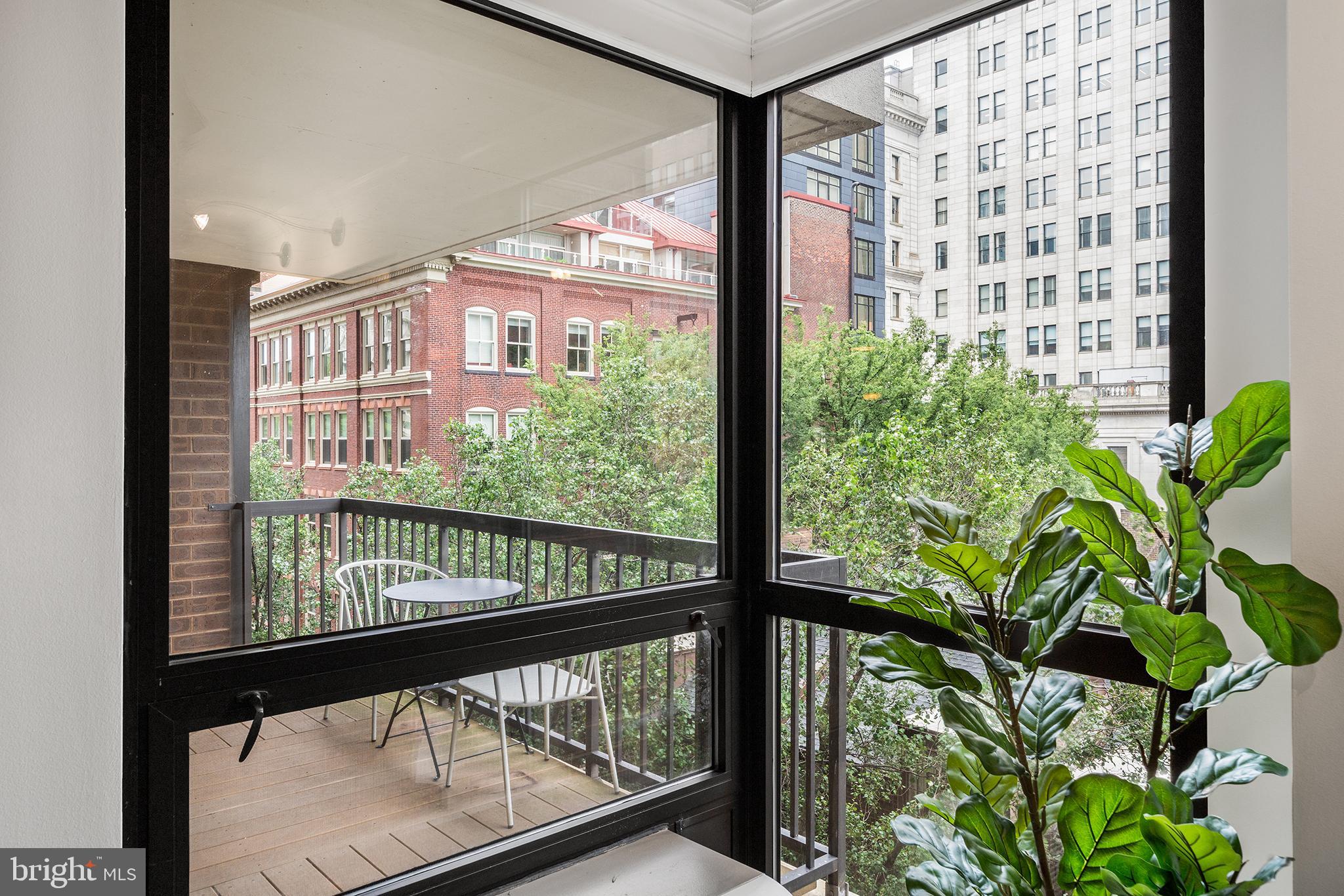 WASHINGTON SQ - Residential