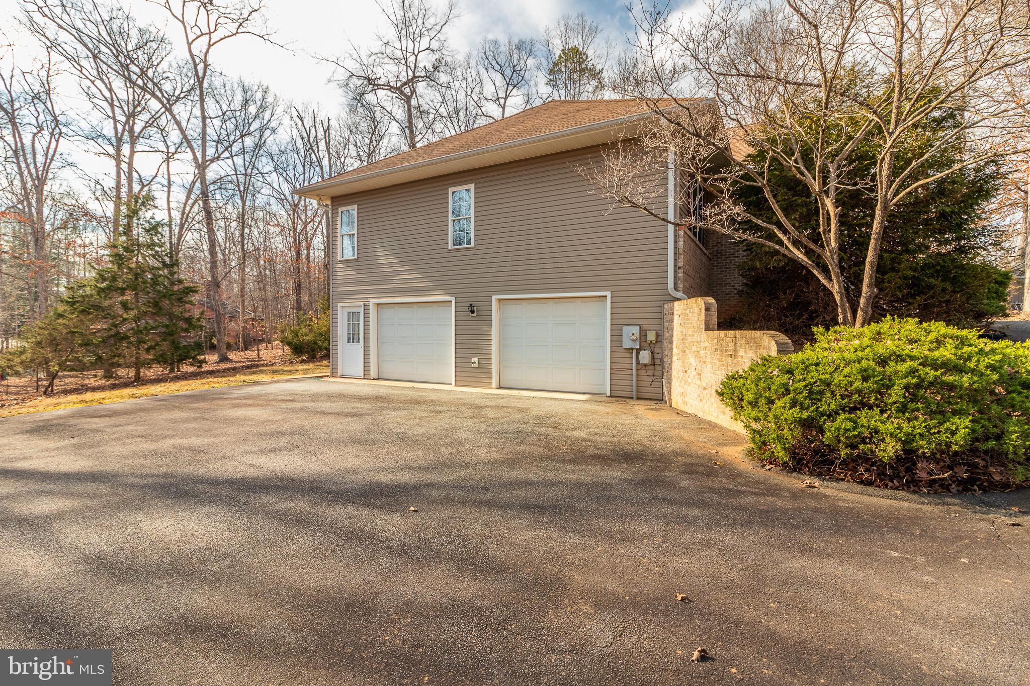 LAKE MONTICELLO - Residential