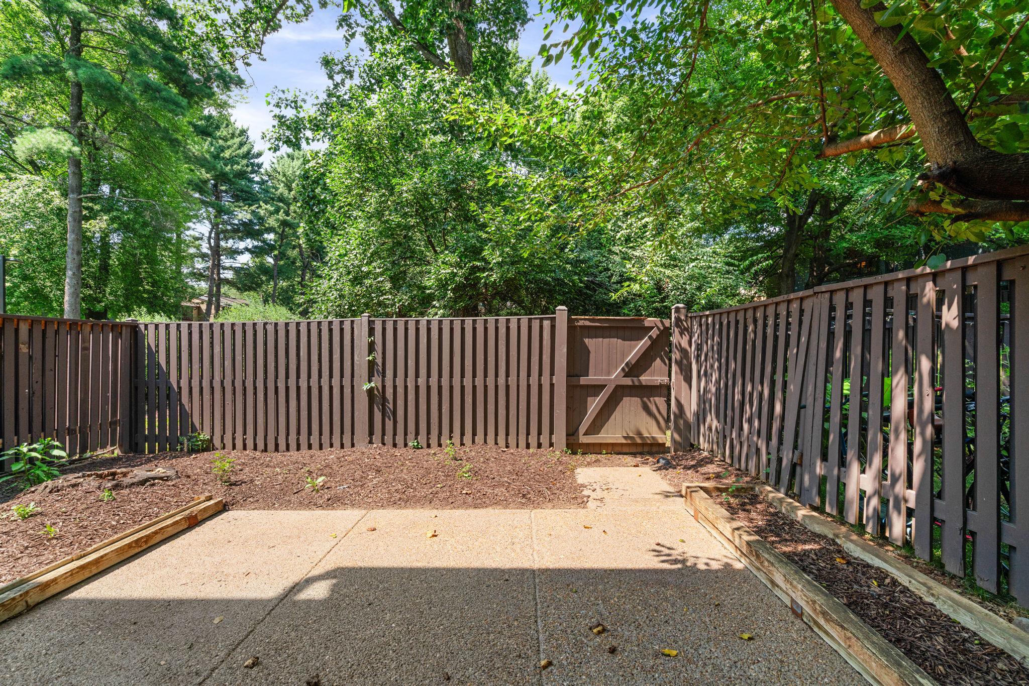 IVY OAK - Residential