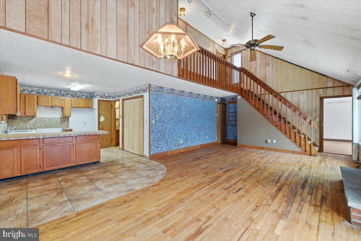 SAW CREEK EST - Residential