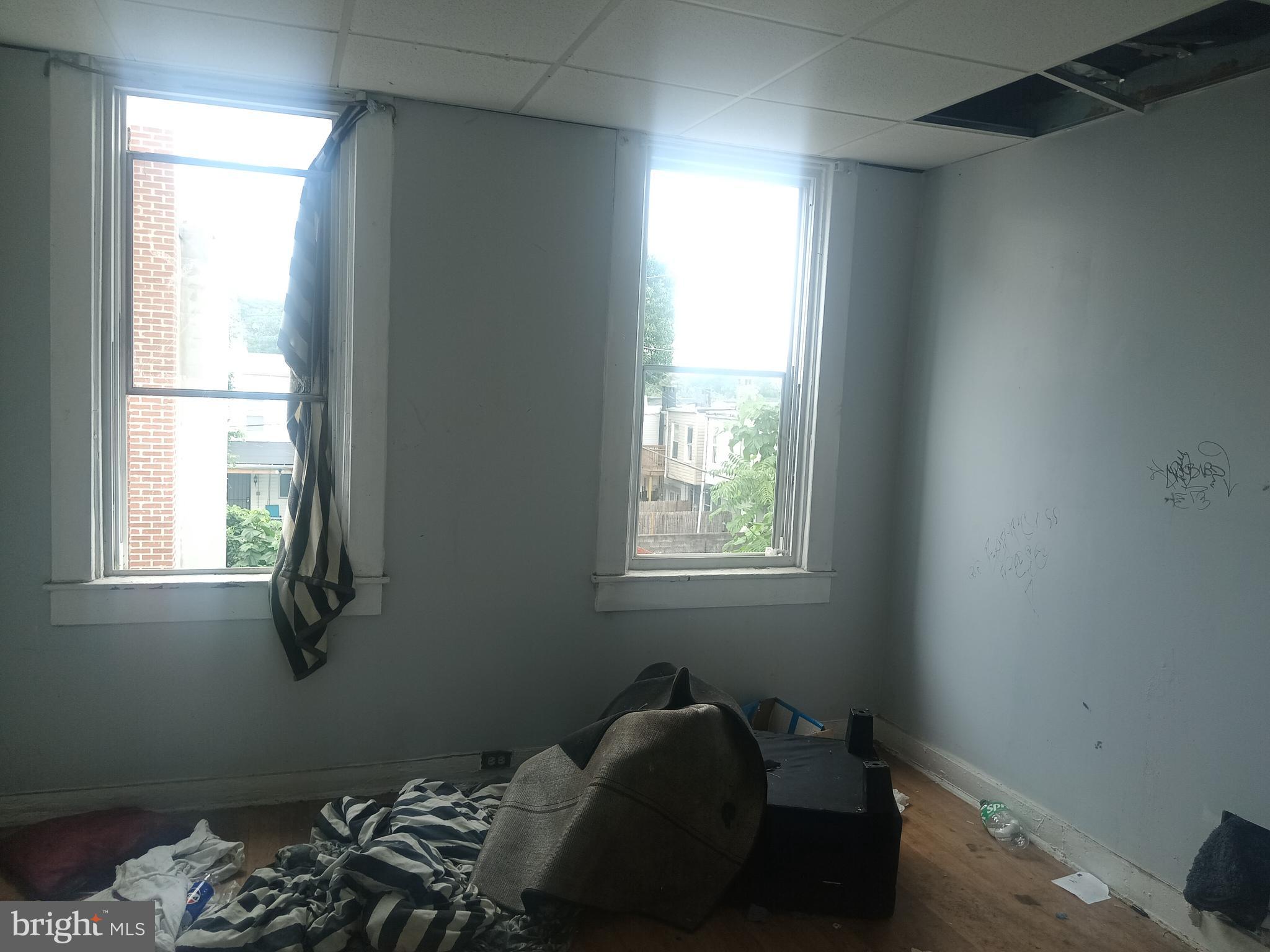 BROADWAY EAST - Residential