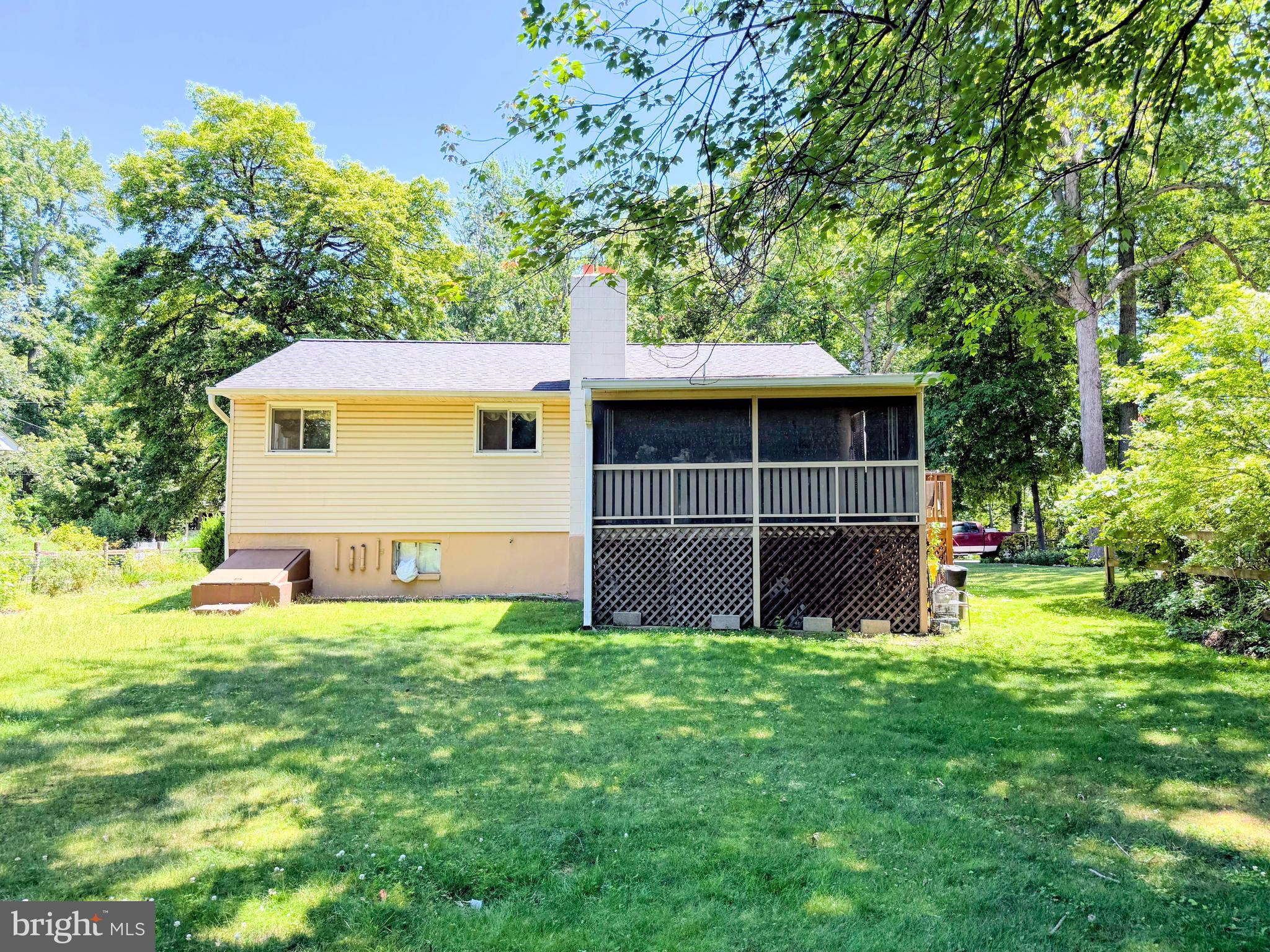 HILLSMERE SHORES - Residential