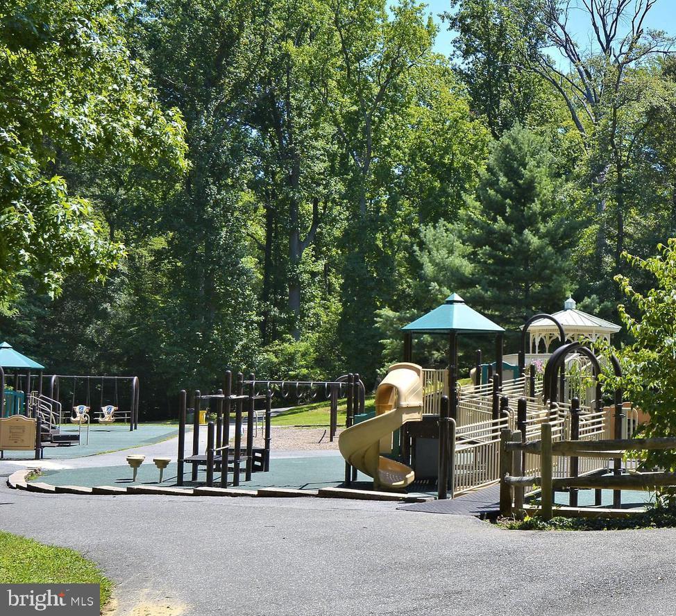 HILLSMERE SHORES - Residential