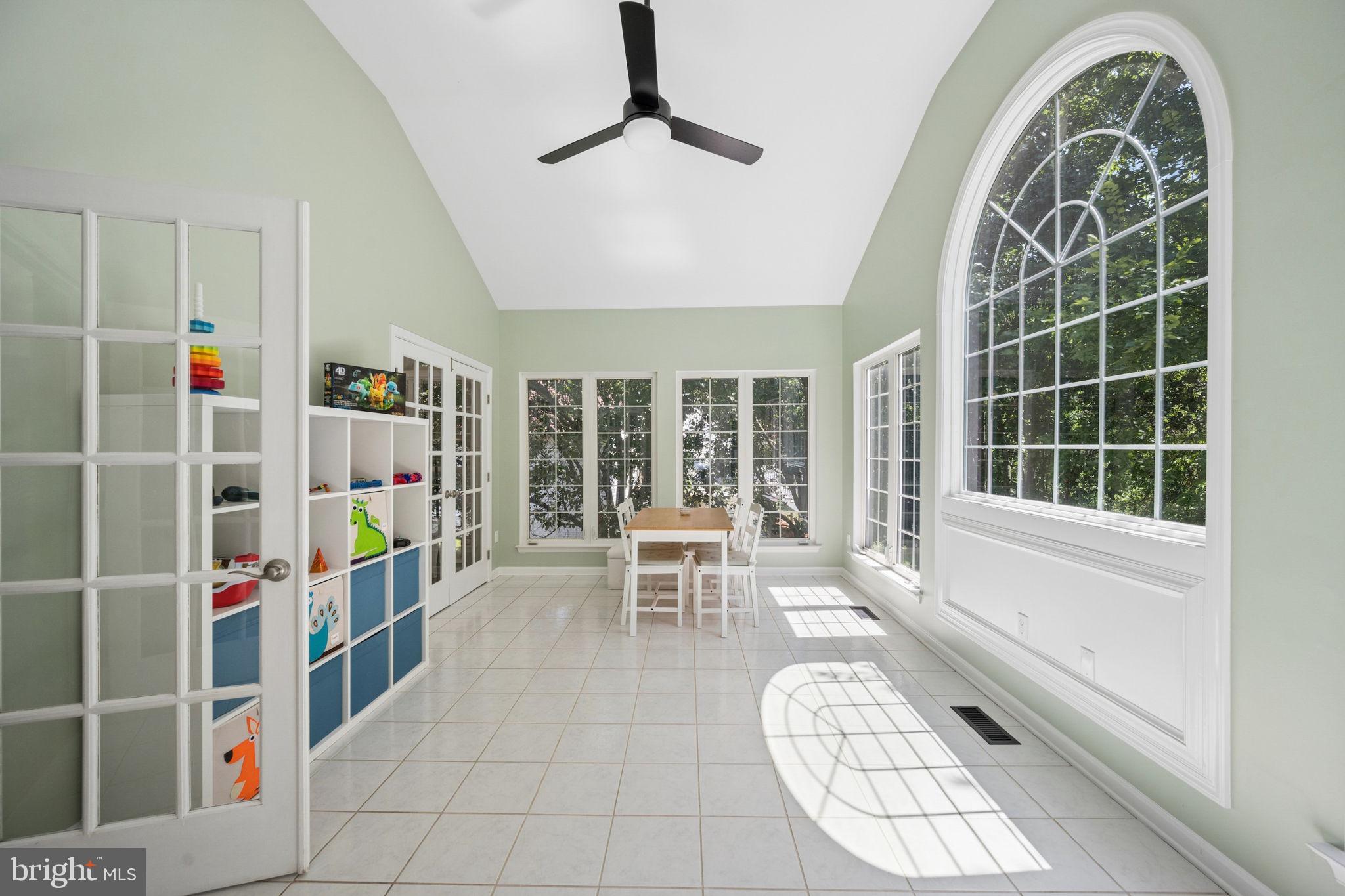 HUNTERS RUN - Residential