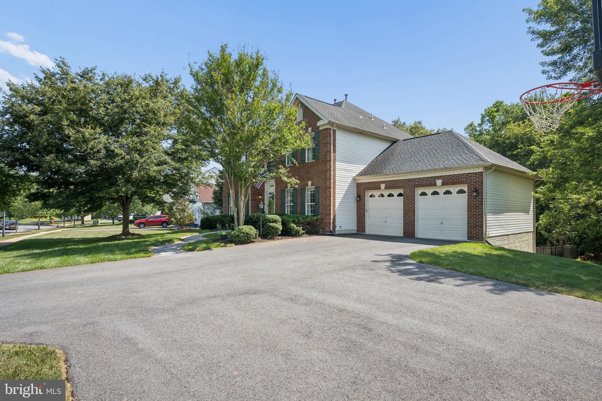 HUNTERS RUN - Residential