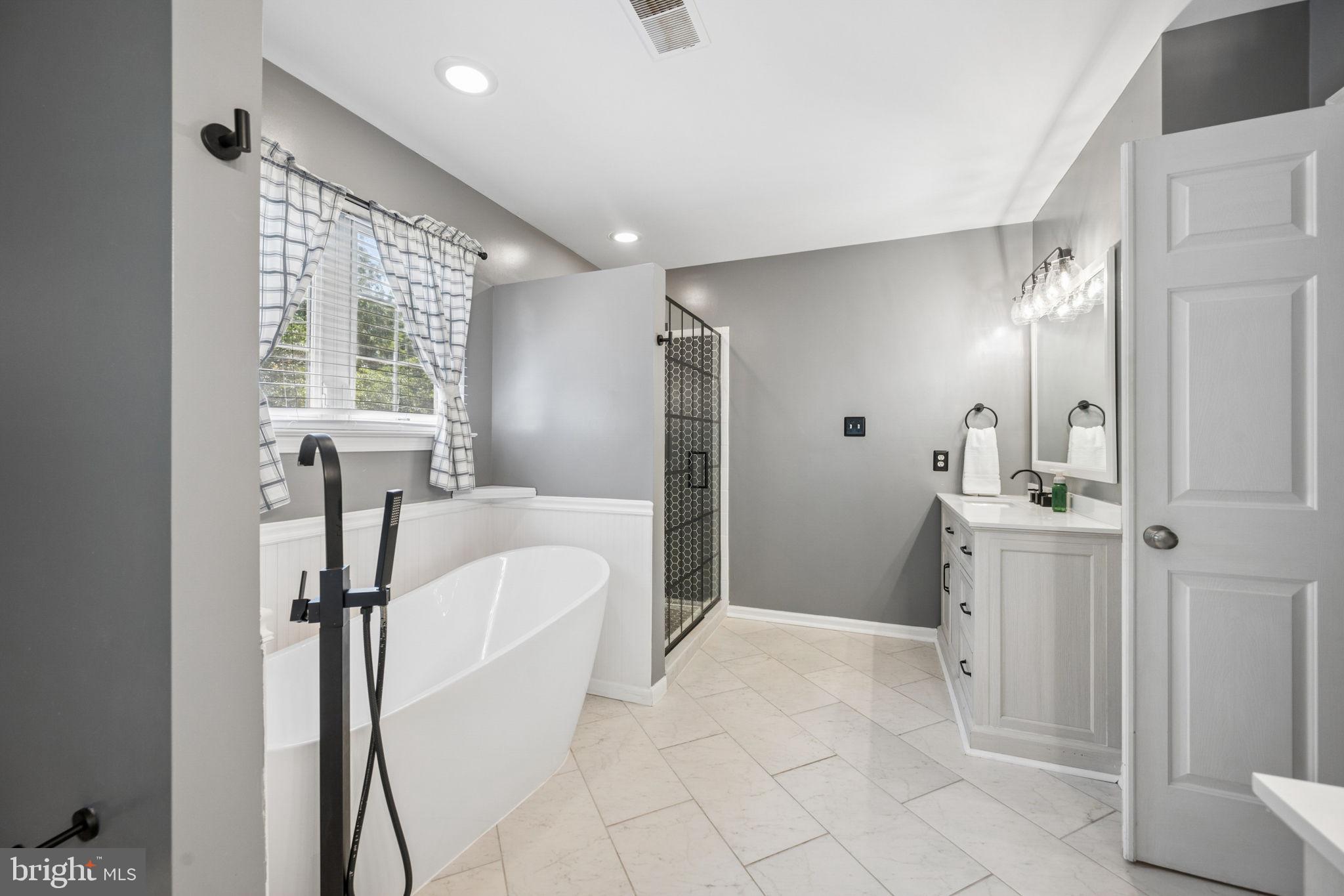 HUNTERS RUN - Residential