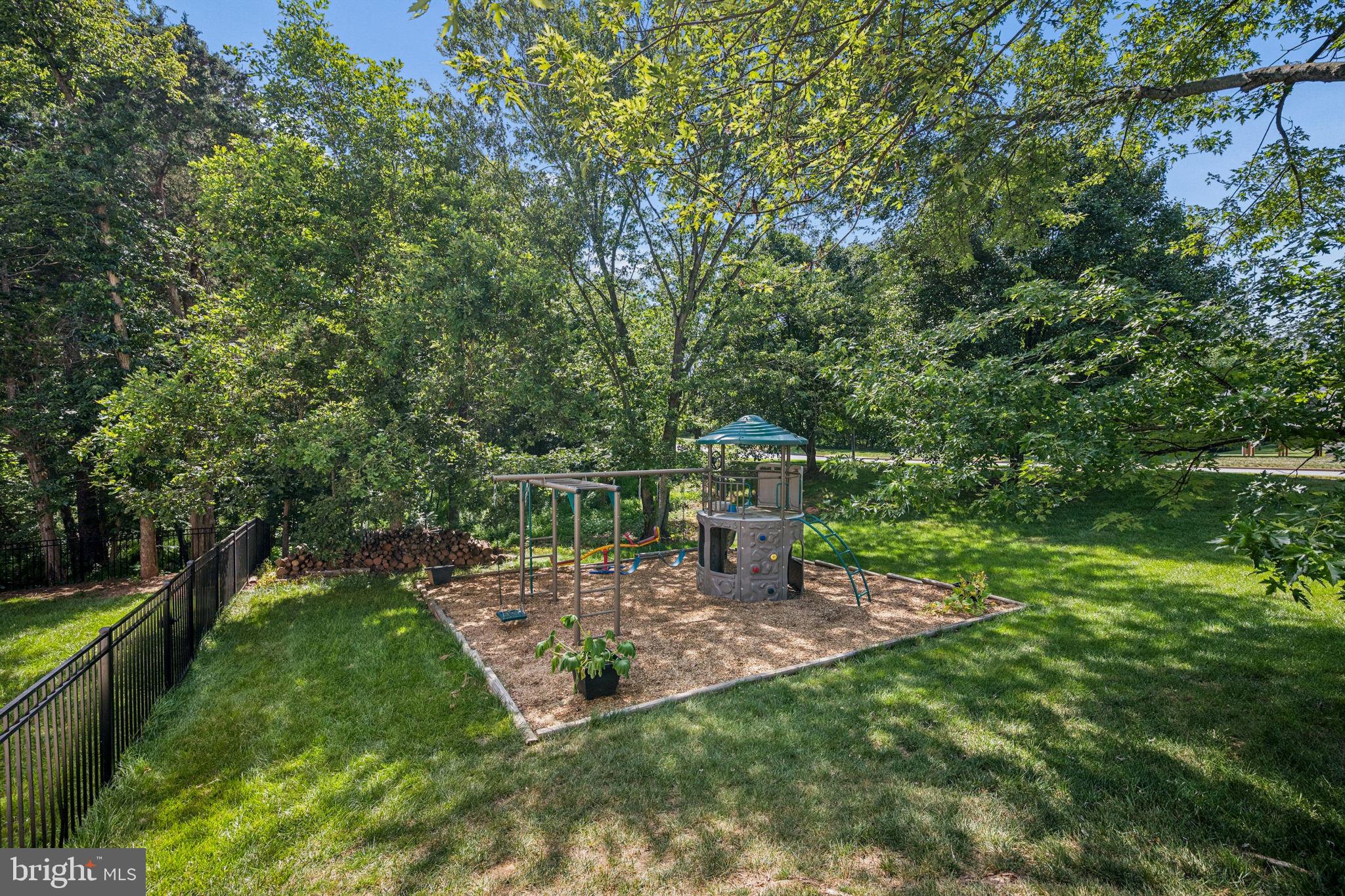 HUNTERS RUN - Residential