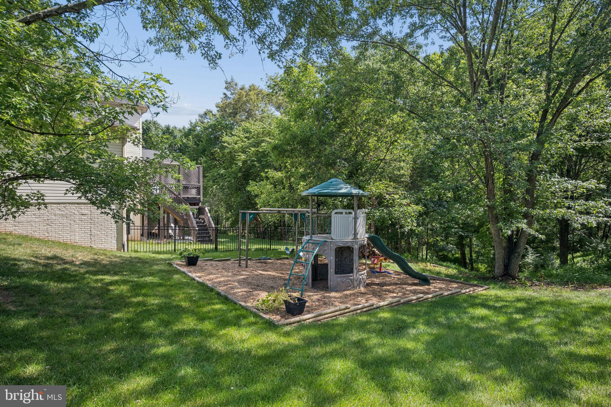 HUNTERS RUN - Residential