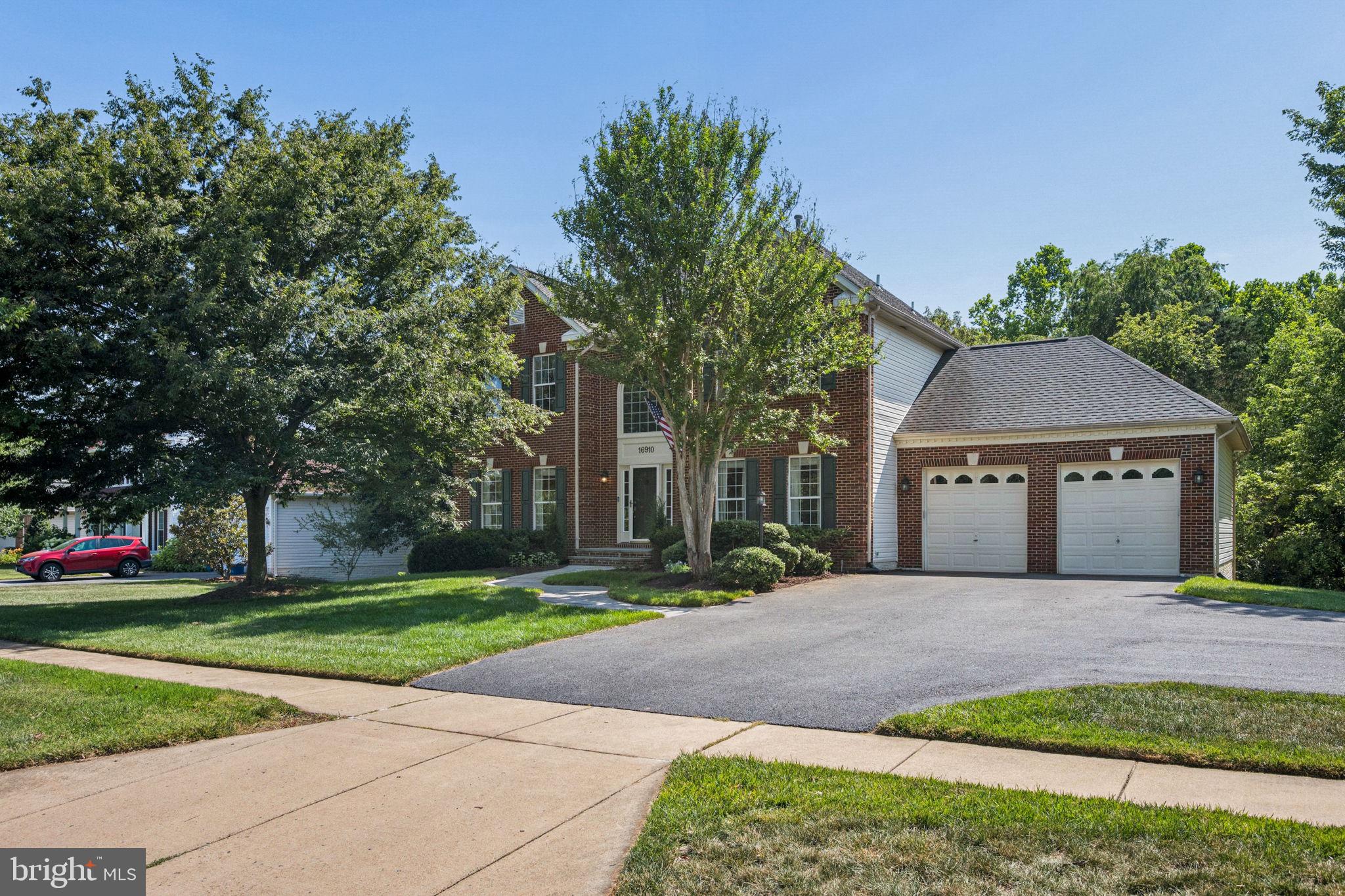 HUNTERS RUN - Residential