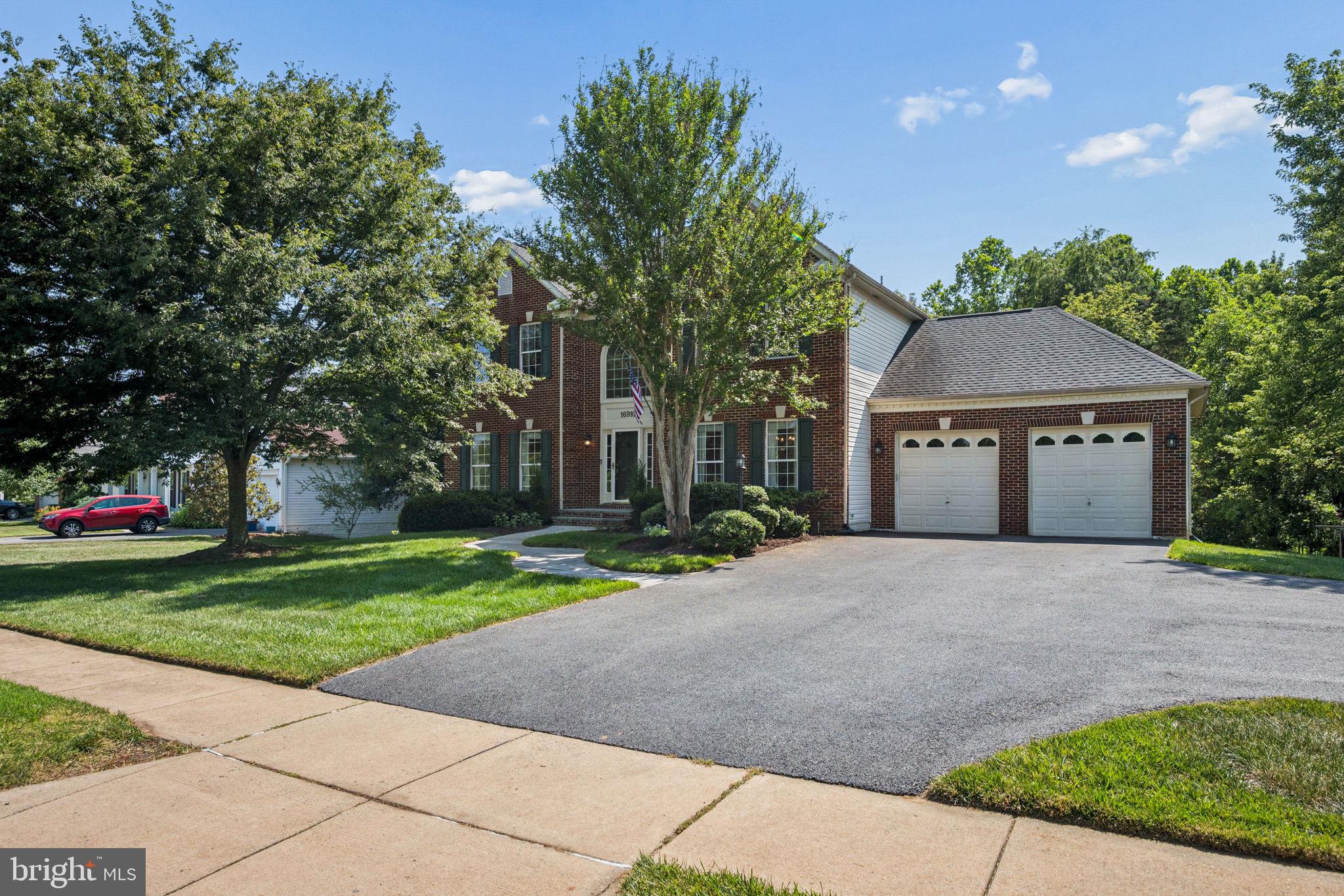 HUNTERS RUN - Residential