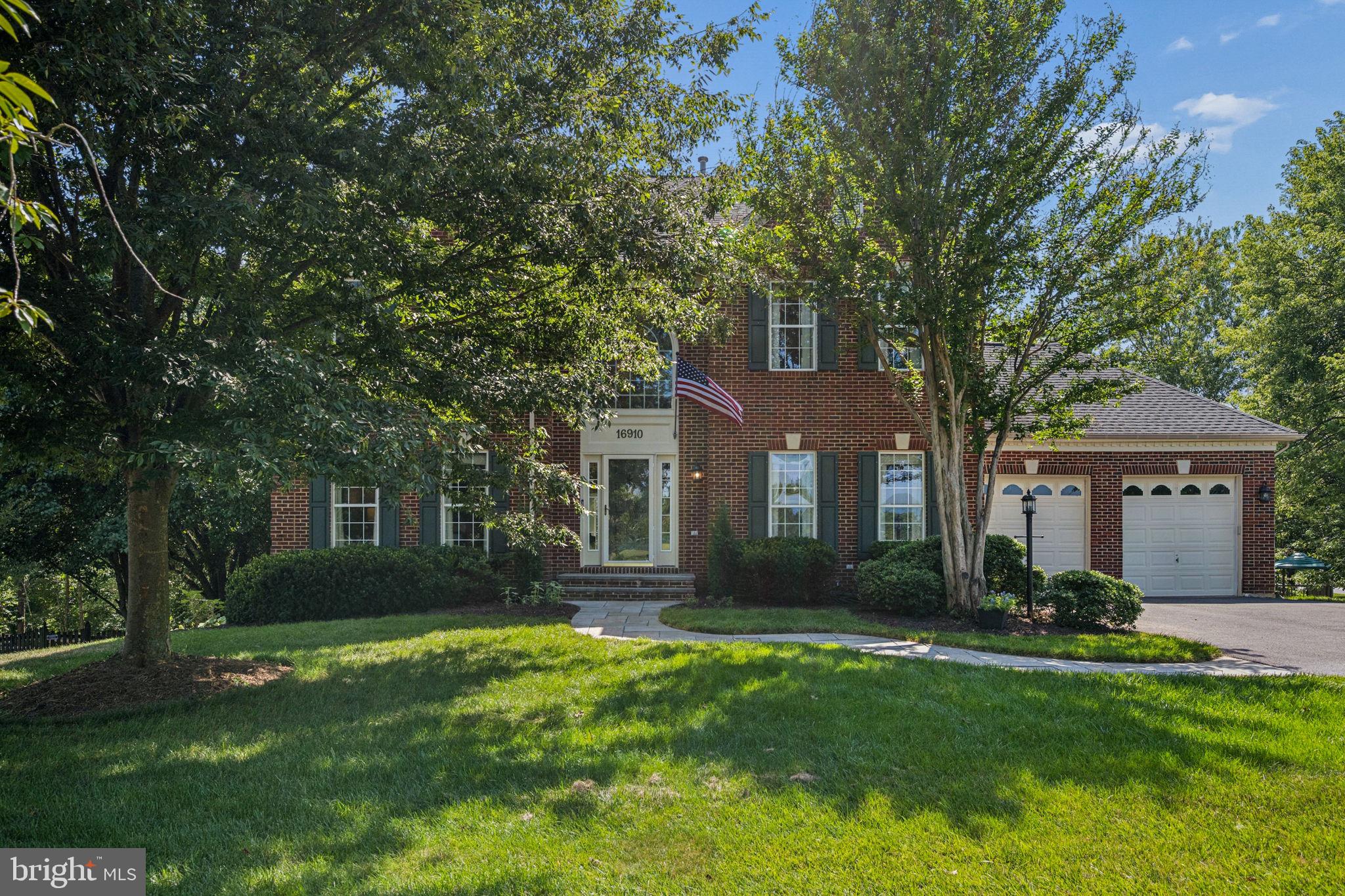 HUNTERS RUN - Residential