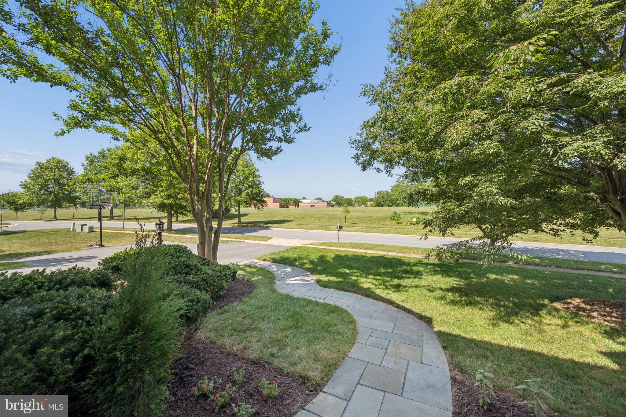 HUNTERS RUN - Residential