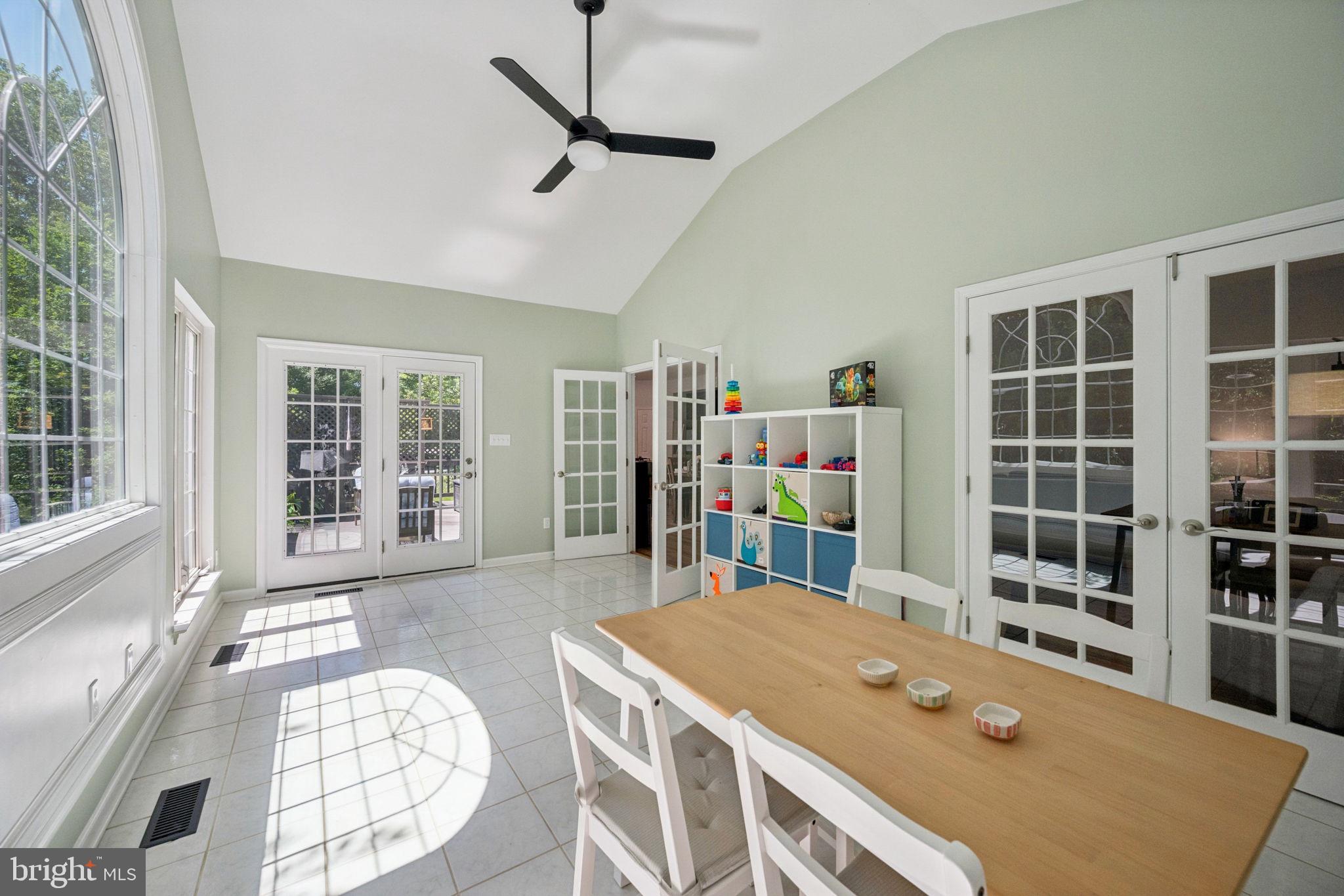 HUNTERS RUN - Residential