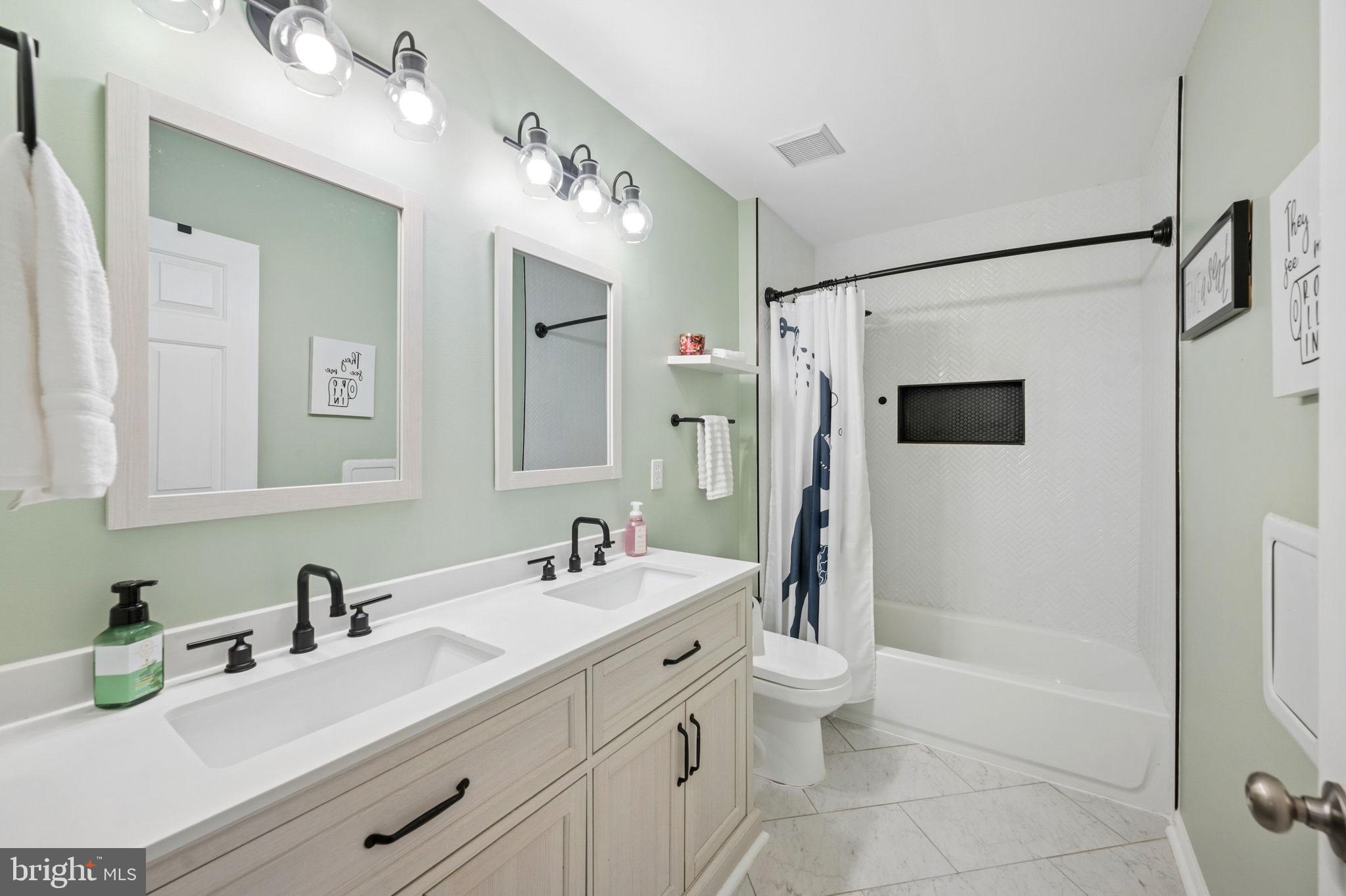HUNTERS RUN - Residential