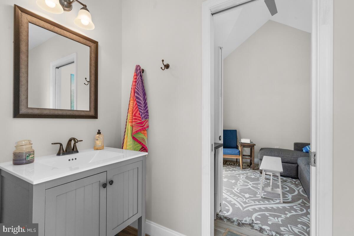 WEST VIENNA WOODS - Residential Lease