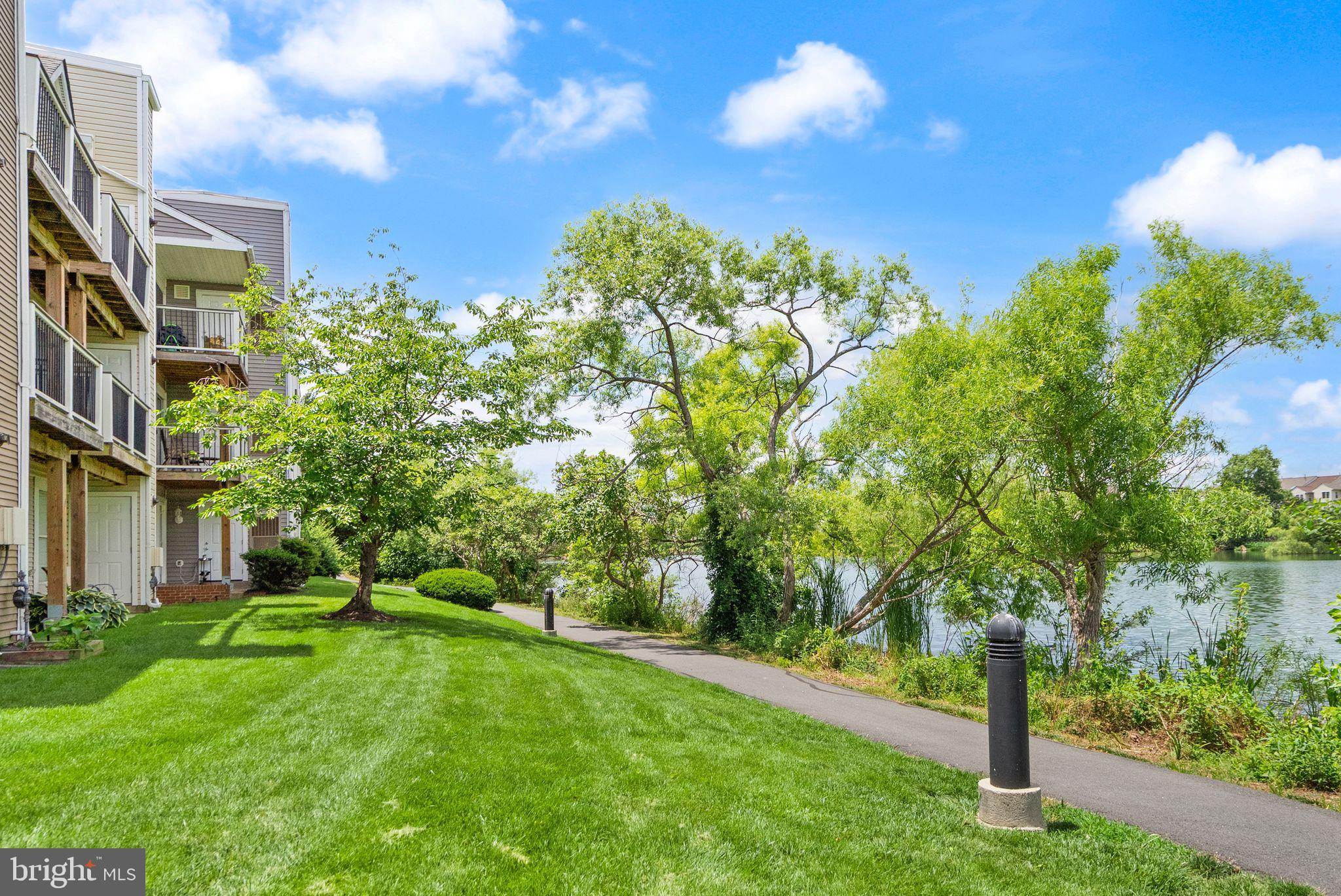 LAKESHORE CONDO - Residential