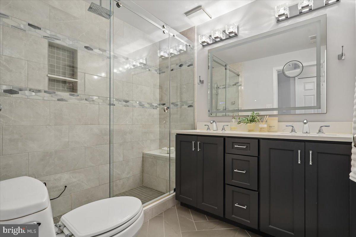 LAKESHORE CONDO - Residential