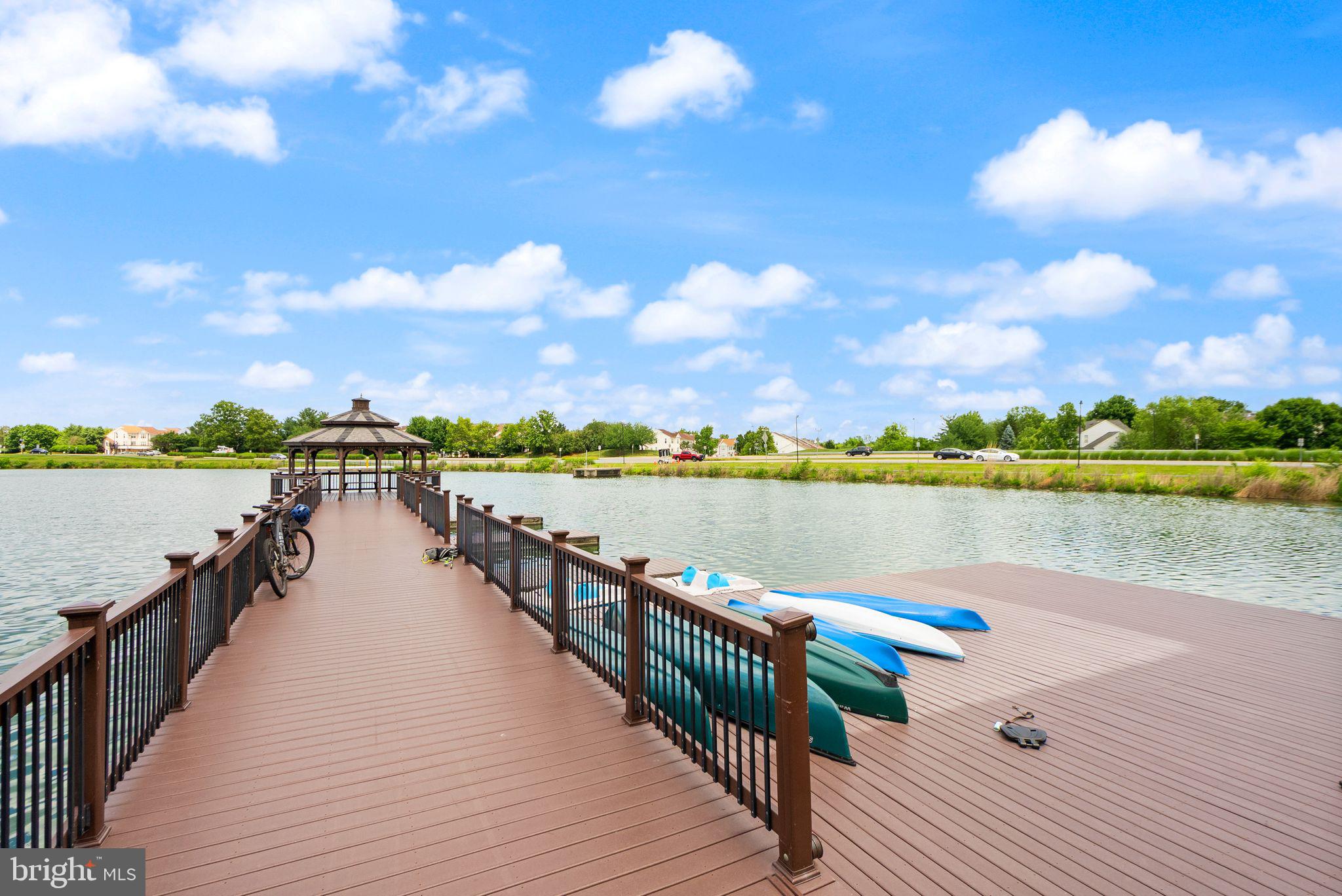 LAKESHORE CONDO - Residential