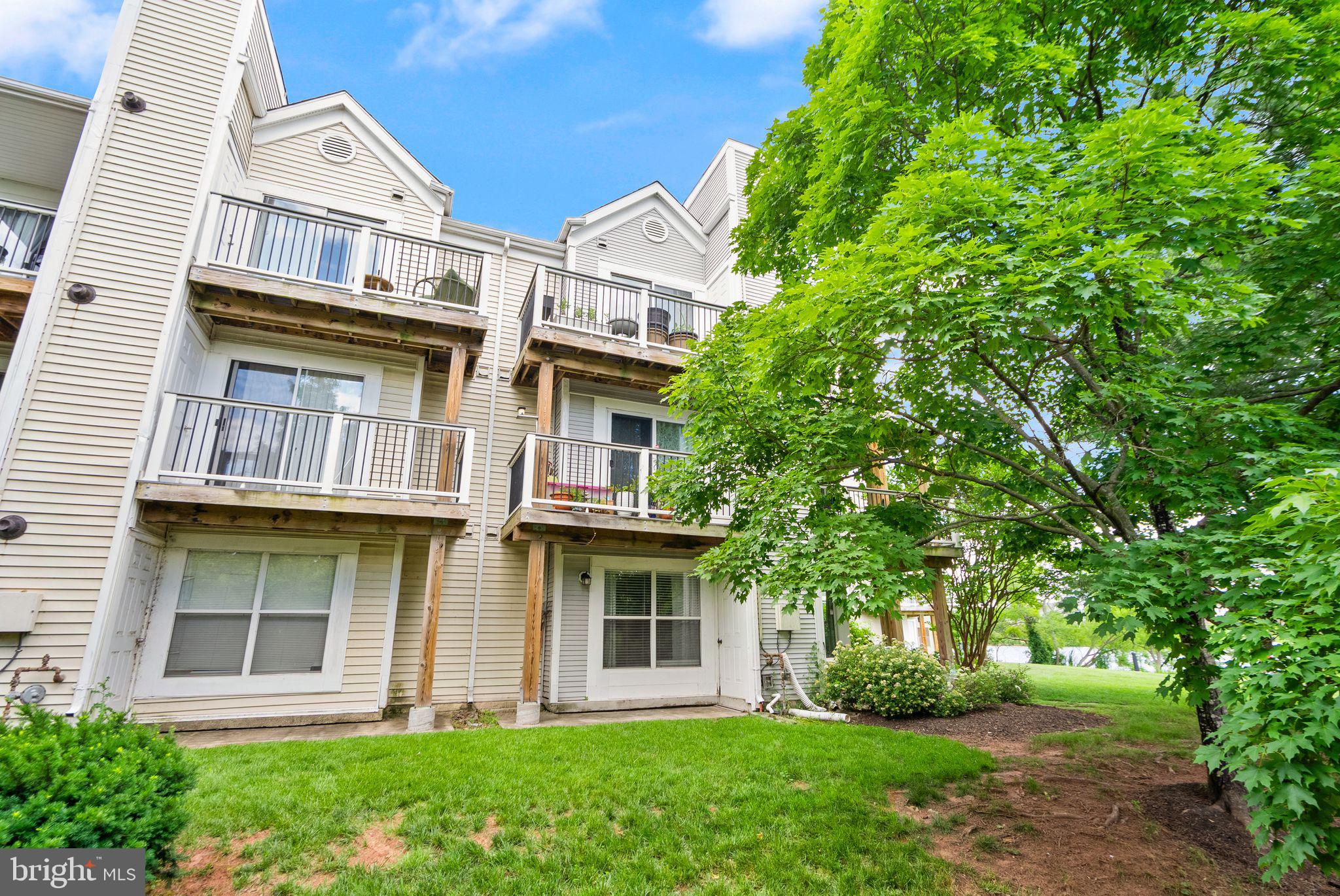 LAKESHORE CONDO - Residential