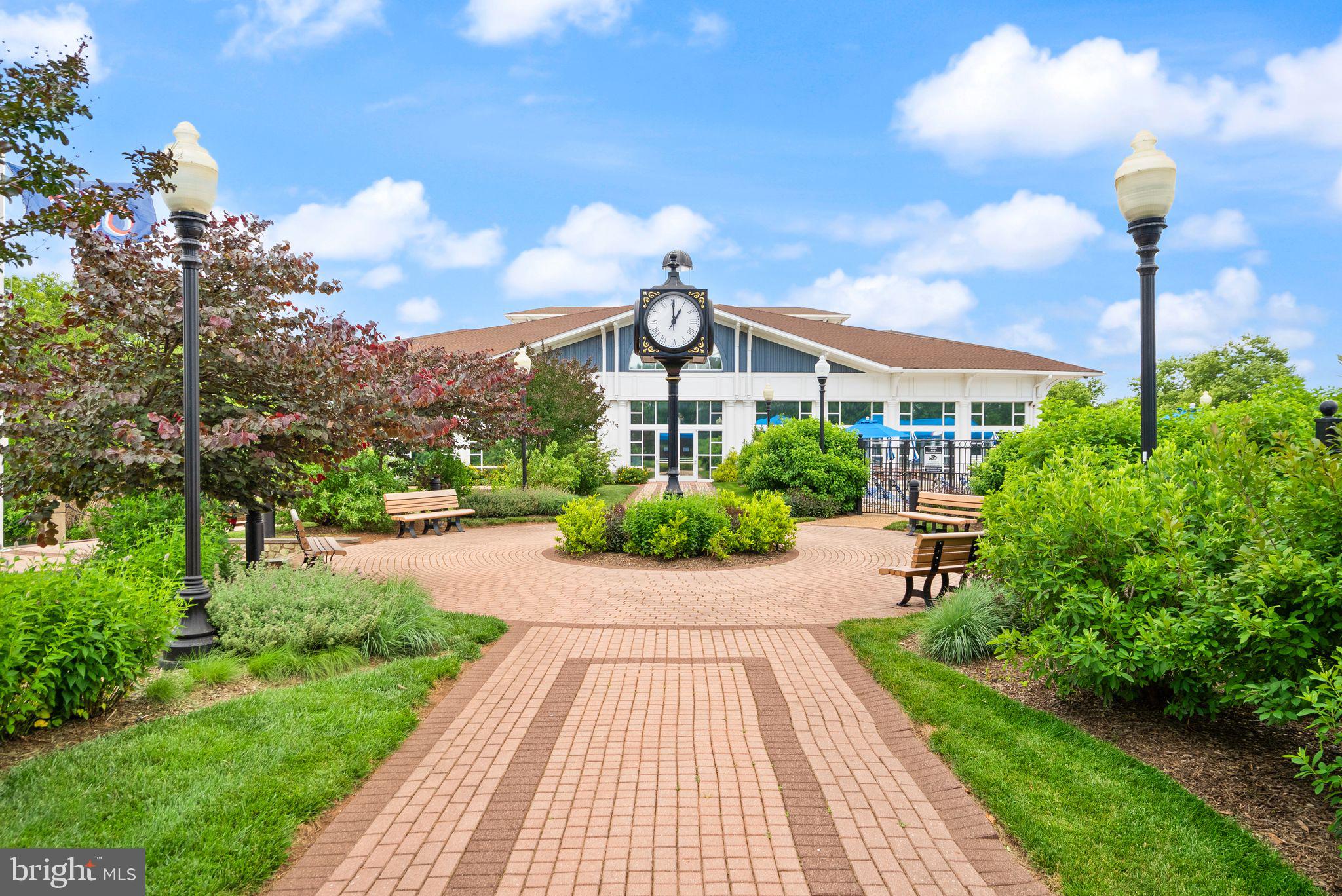 LAKESHORE CONDO - Residential