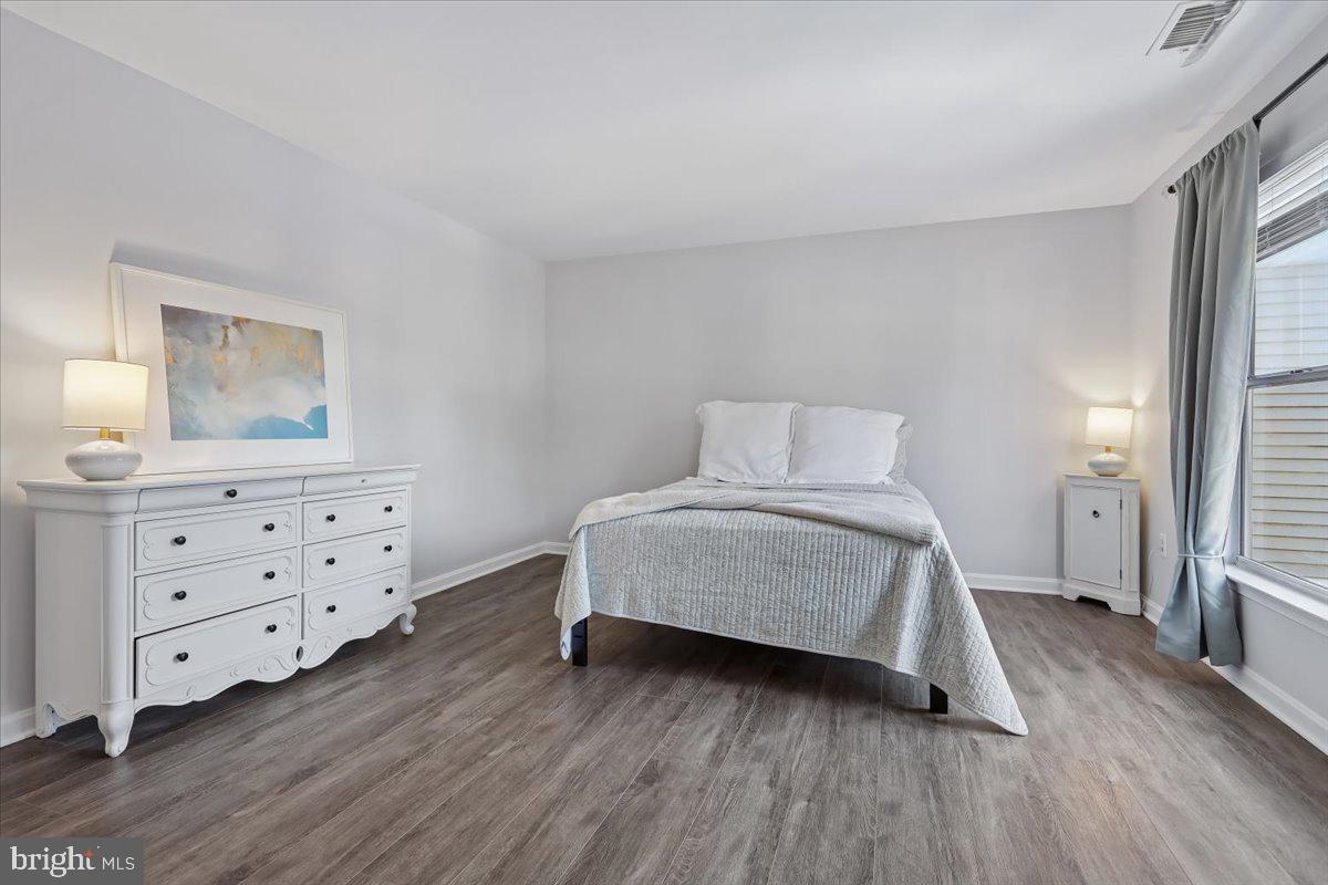 LAKESHORE CONDO - Residential