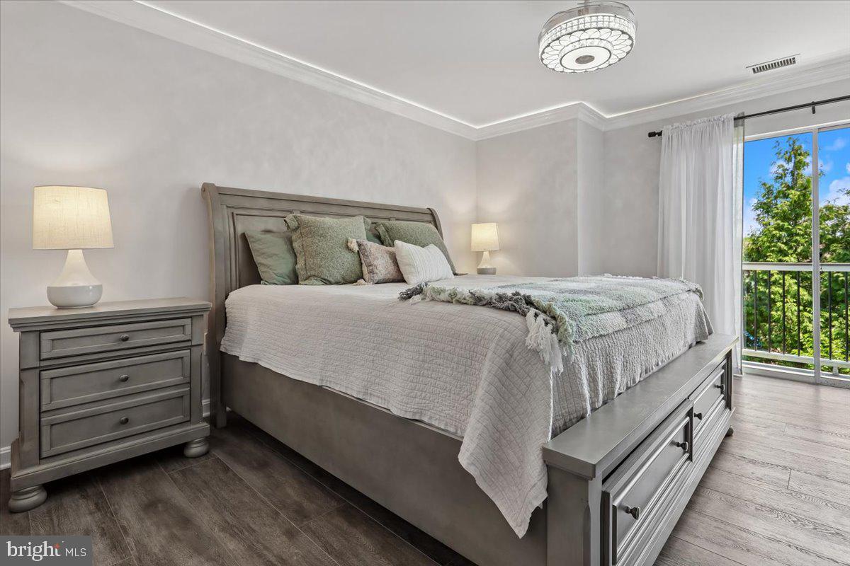 LAKESHORE CONDO - Residential