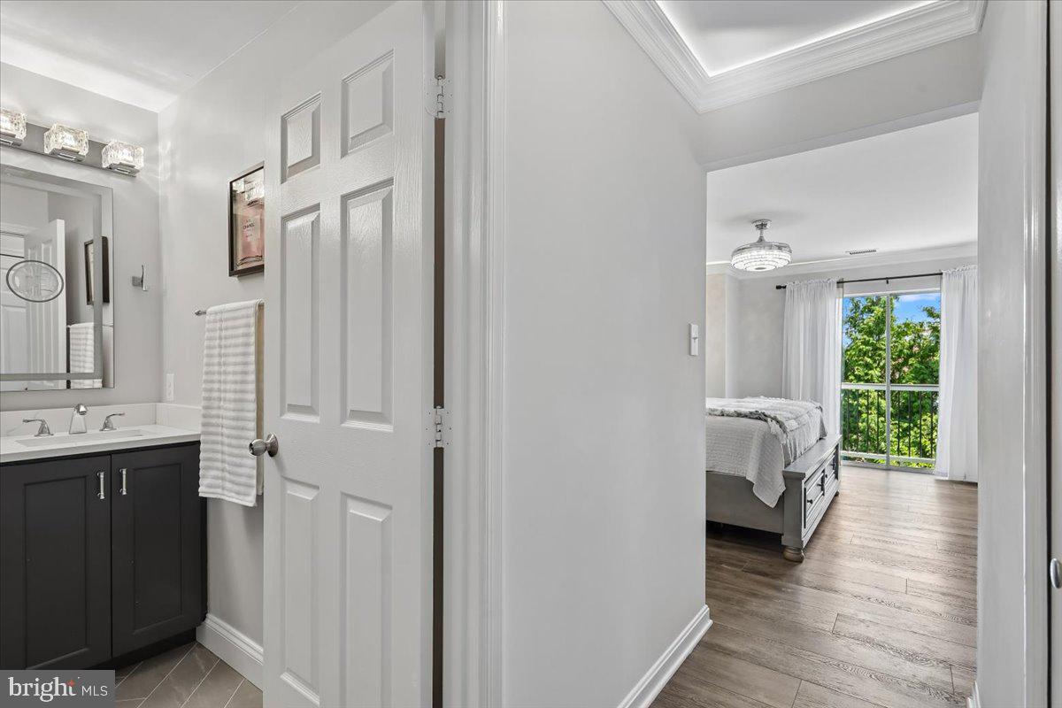 LAKESHORE CONDO - Residential