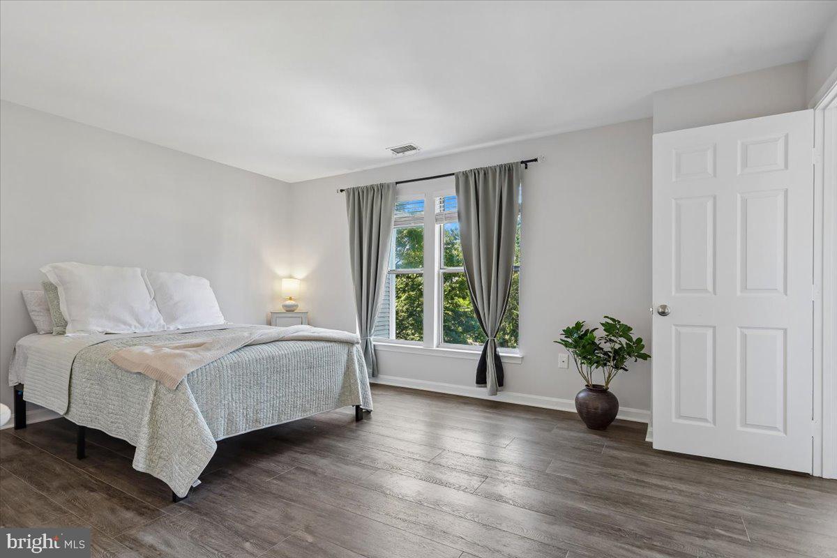 LAKESHORE CONDO - Residential