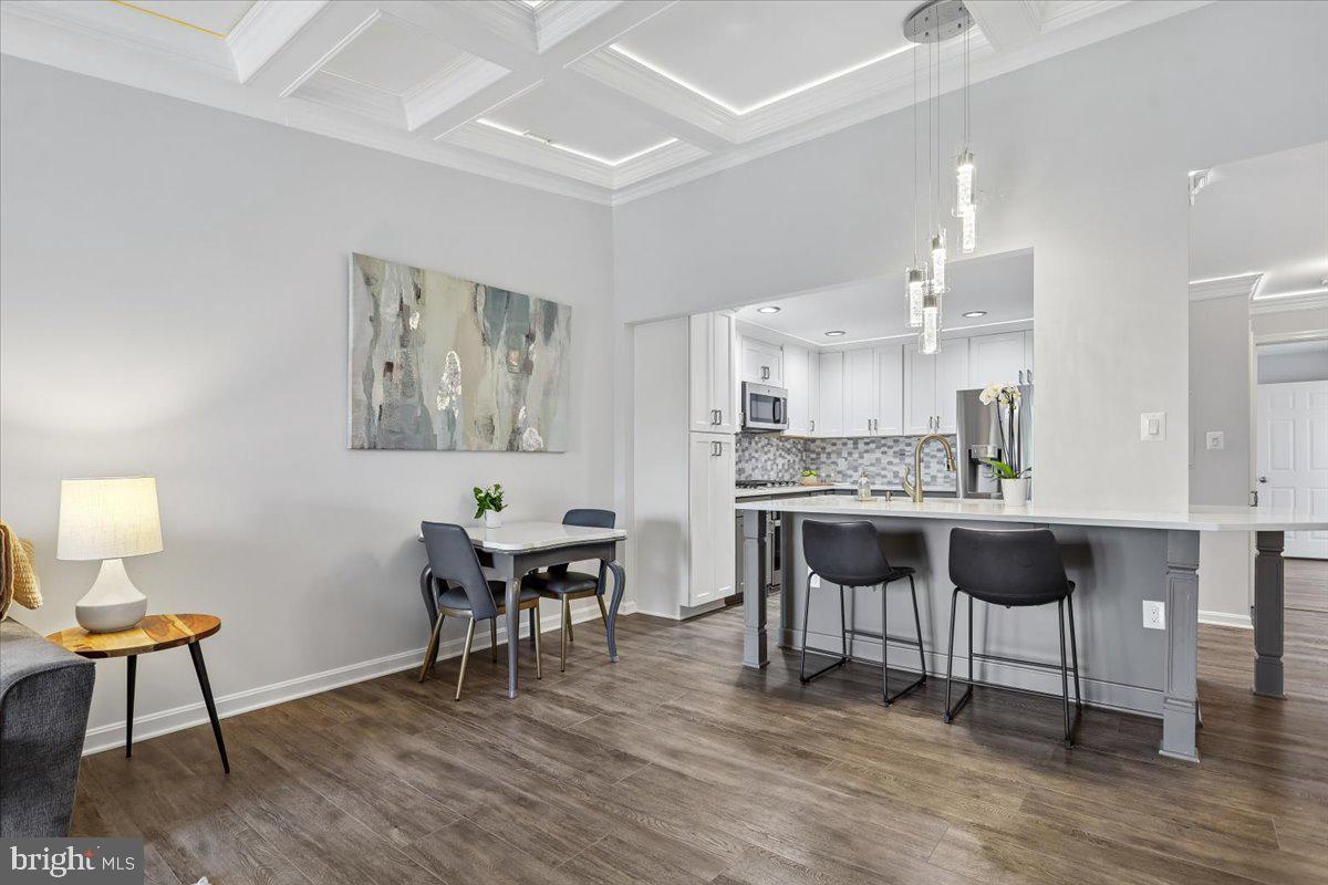 LAKESHORE CONDO - Residential