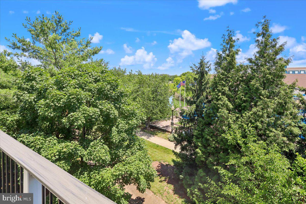 LAKESHORE CONDO - Residential