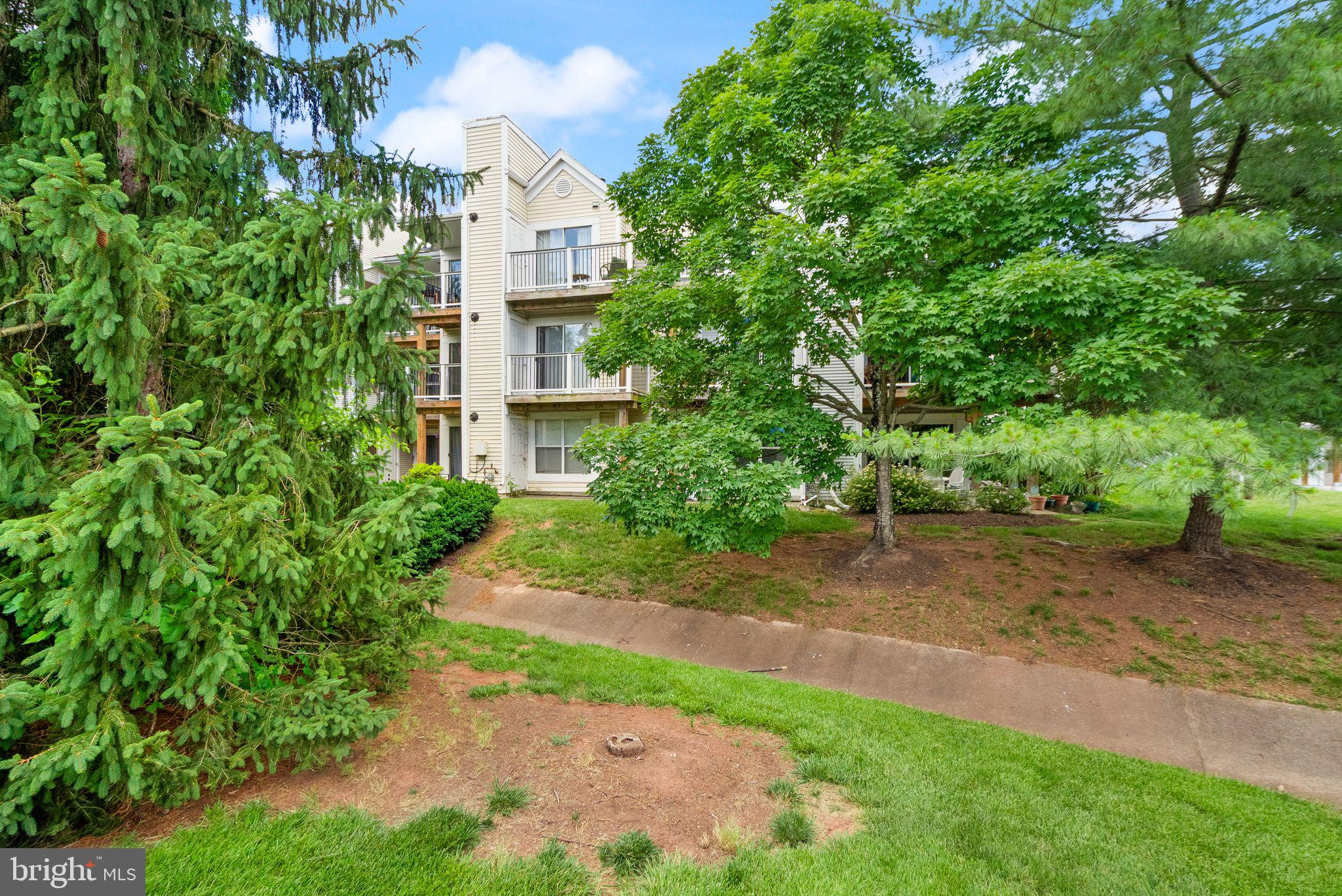 LAKESHORE CONDO - Residential