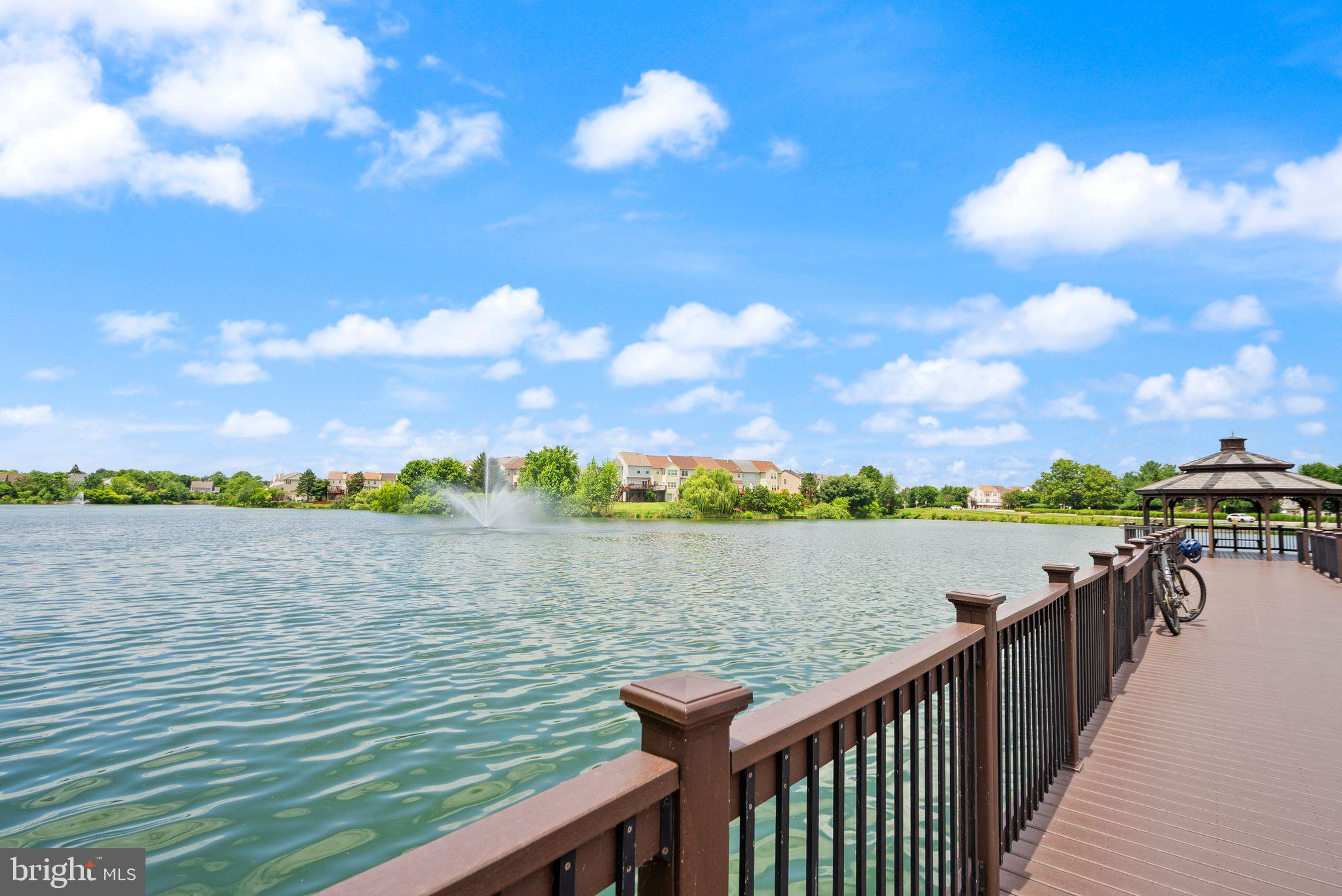 LAKESHORE CONDO - Residential