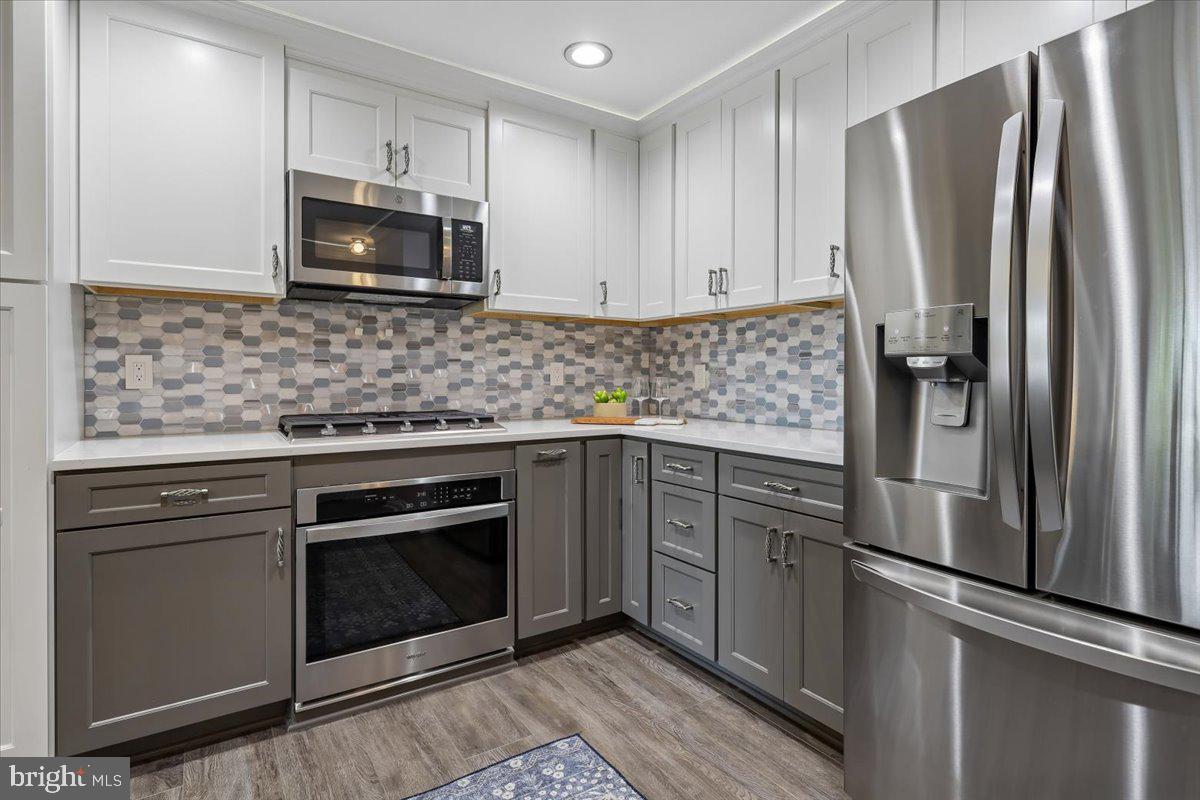 LAKESHORE CONDO - Residential