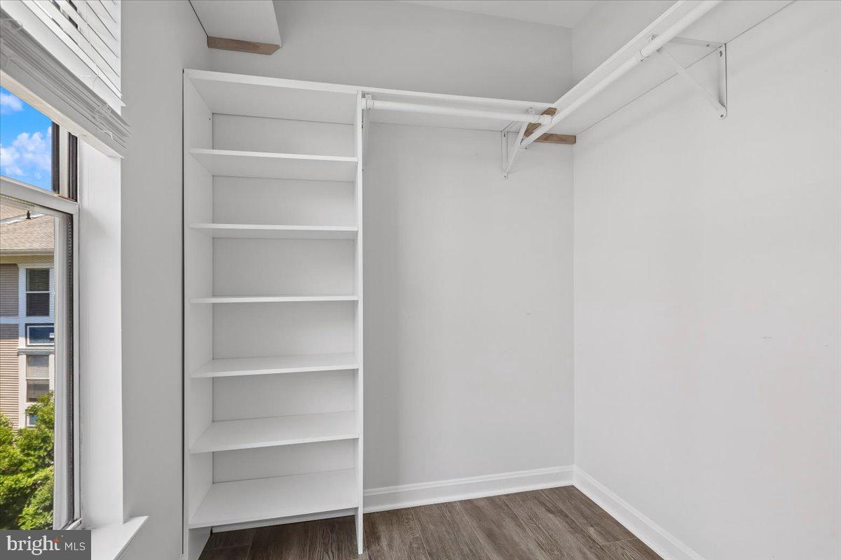 LAKESHORE CONDO - Residential