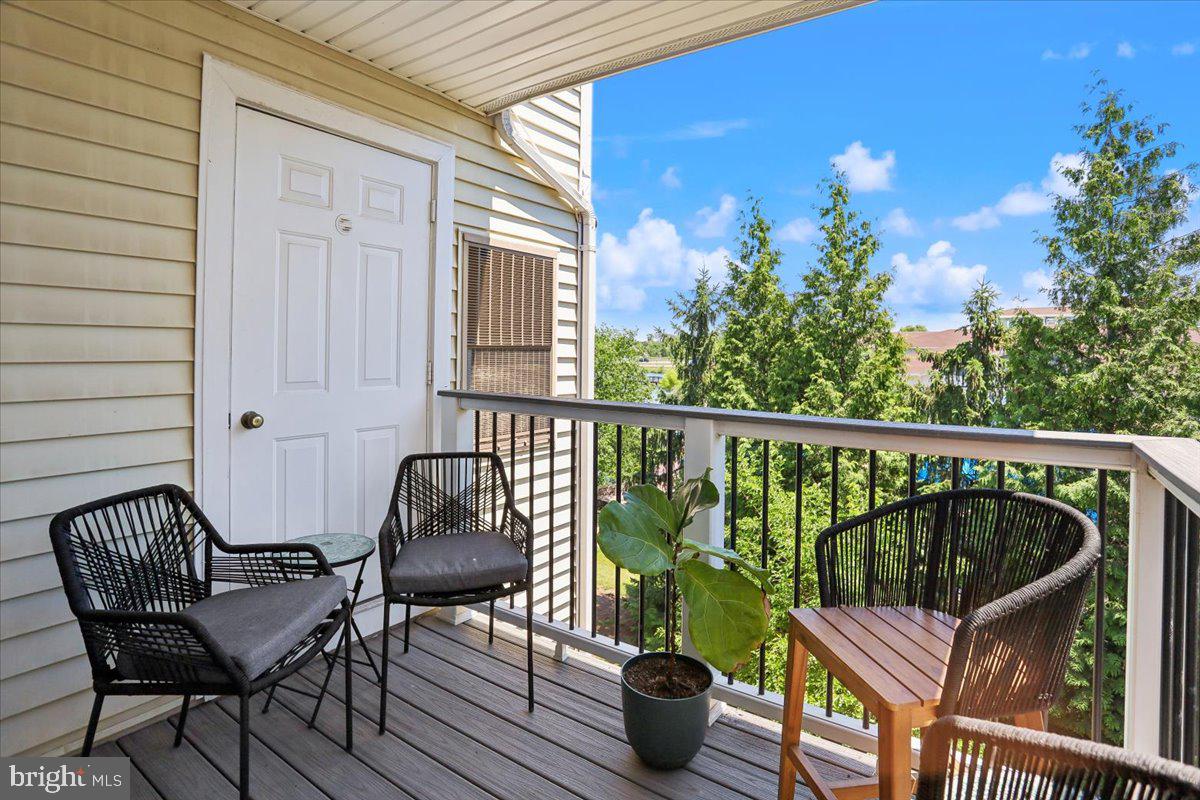 LAKESHORE CONDO - Residential
